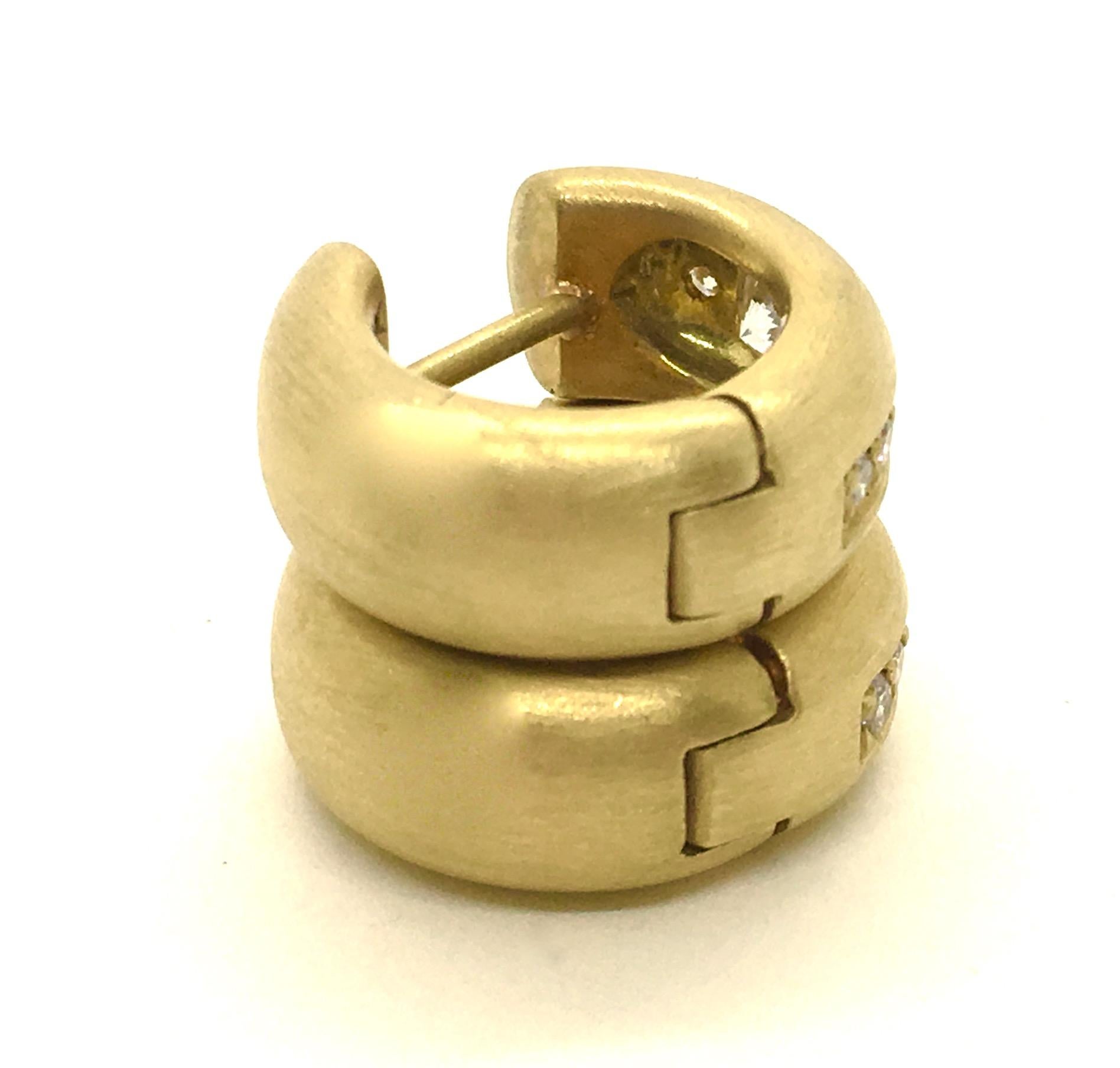 H. Stern 0.64 Carat Diamond Huggie Hoop Earrings in Brushed 18 Karat Yellow Gold 4