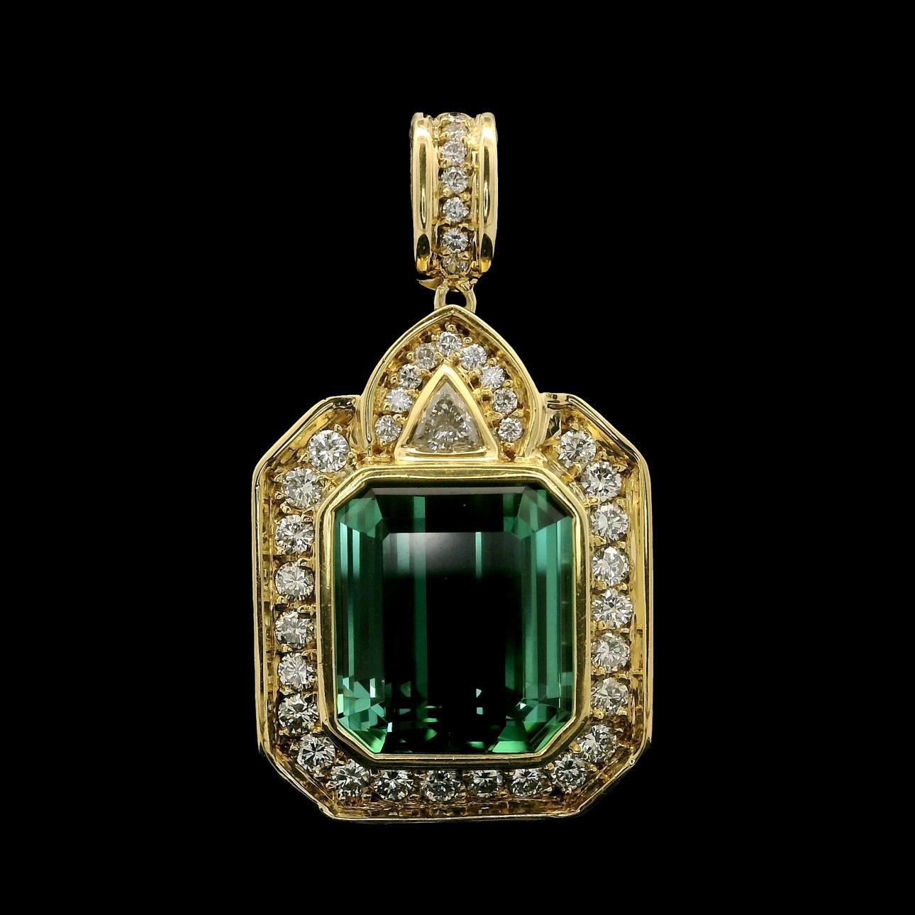 H. Stern Pendentif en or 18k 13.10ctw Emerald Cut Green Tourmaline Diamond Enhancer en vente 5