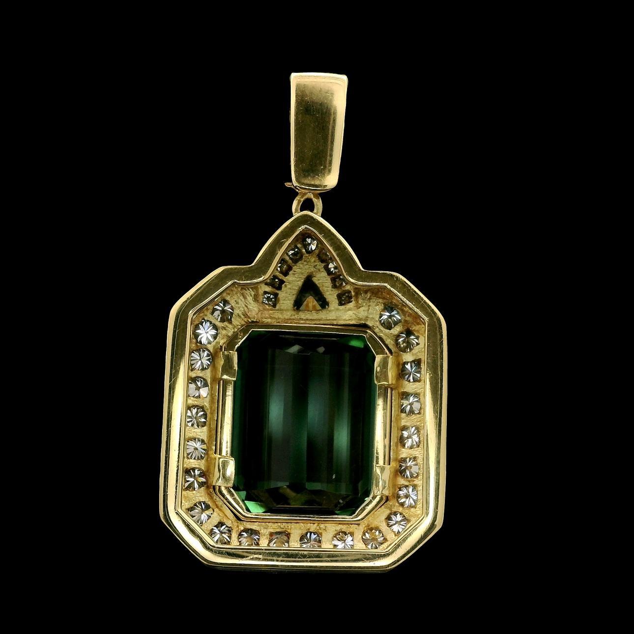 -Pierre(s)
(1) Tourmaline véritable naturelle - taille émeraude - sertie - riche couleur verte - incroyable en personne - 14.75x13mm (approx.) - 12ct (approx.)
Diamant naturel véritable - 38 diamants ronds de taille brillante et 1 diamant de taille