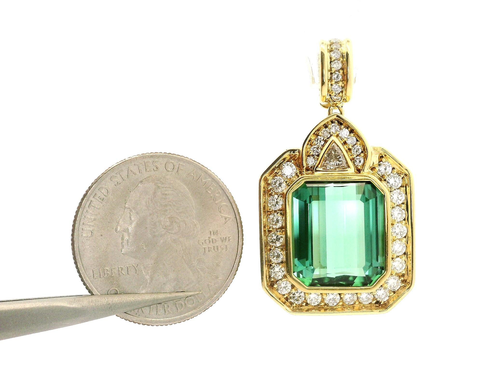 H. Stern Pendentif en or 18k 13.10ctw Emerald Cut Green Tourmaline Diamond Enhancer Pour femmes en vente