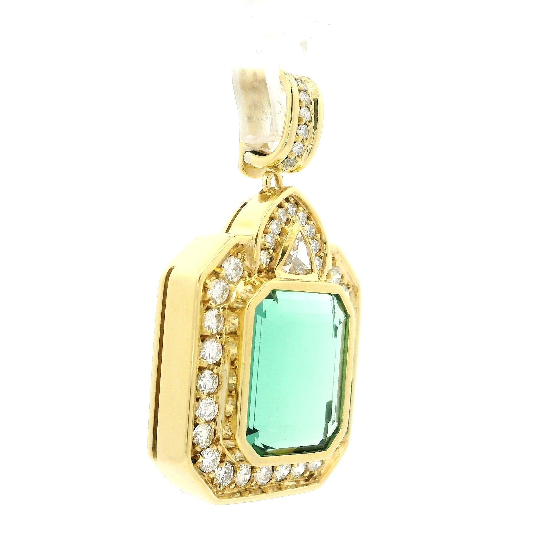 H. Stern Pendentif en or 18k 13.10ctw Emerald Cut Green Tourmaline Diamond Enhancer en vente 3