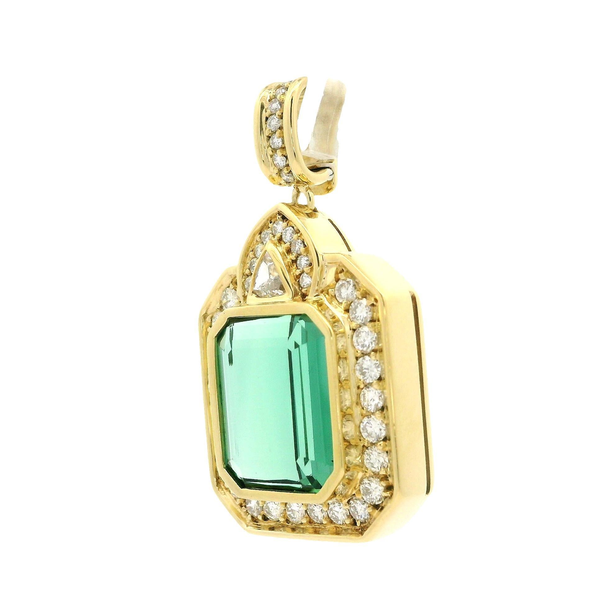 H. Stern Pendentif en or 18k 13.10ctw Emerald Cut Green Tourmaline Diamond Enhancer en vente 4