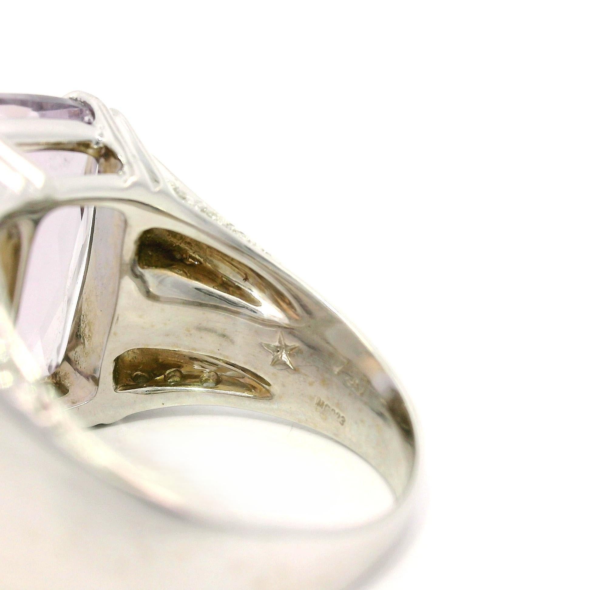 H. Anello Stern in oro bianco 18 carati con ametista, quarzo fumé e diamante a ciottoli in vendita 5
