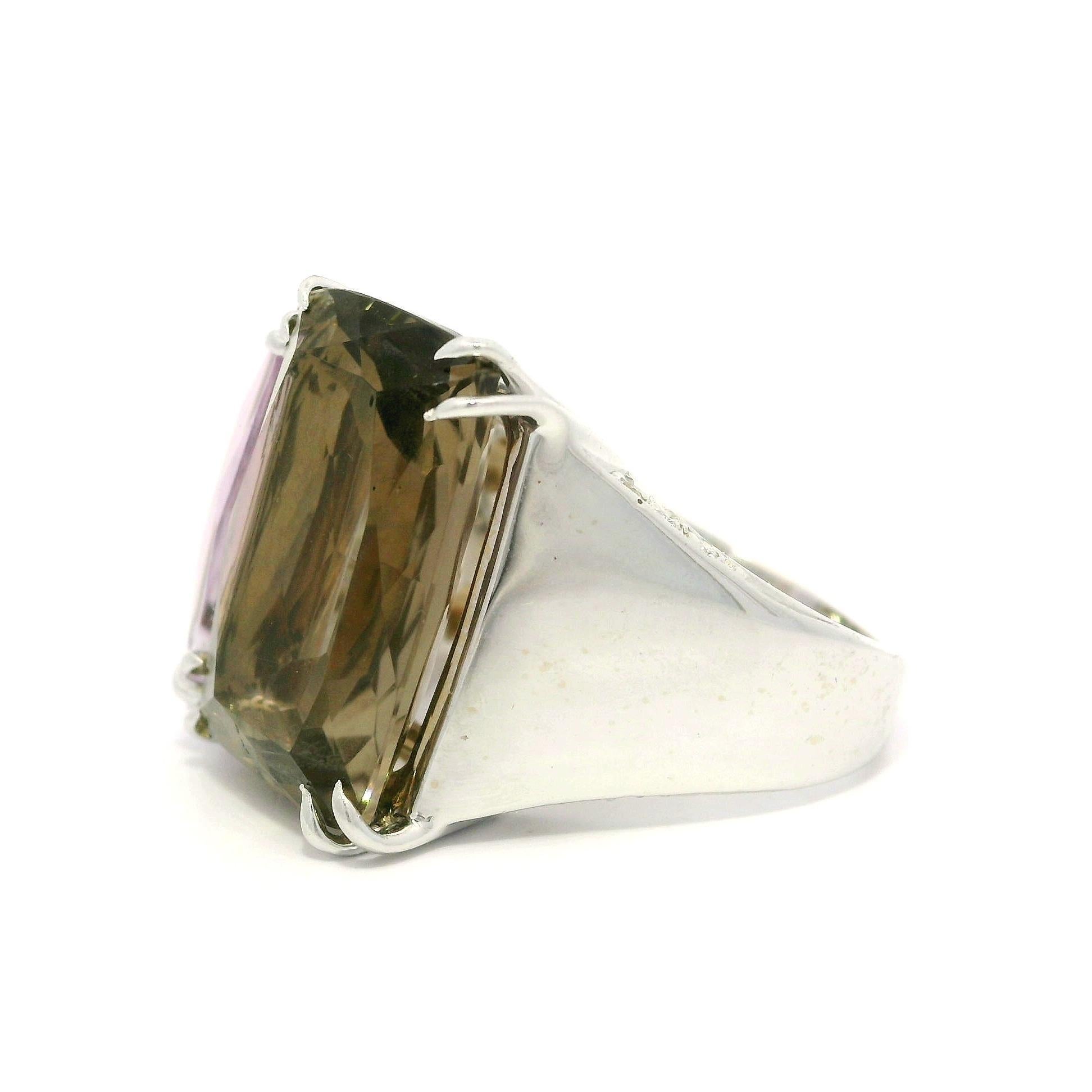 H. Anello Stern in oro bianco 18 carati con ametista, quarzo fumé e diamante a ciottoli in vendita 3