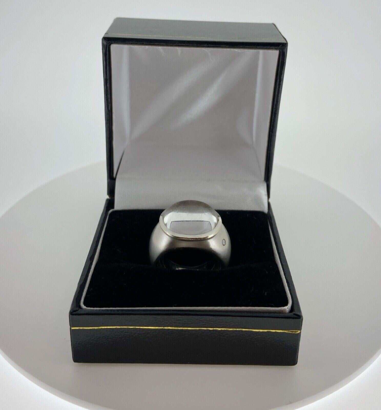 Rétro H. Stern, bague signée en or blanc 18 carats, quartz cabochon et diamants, lourde et solide en vente