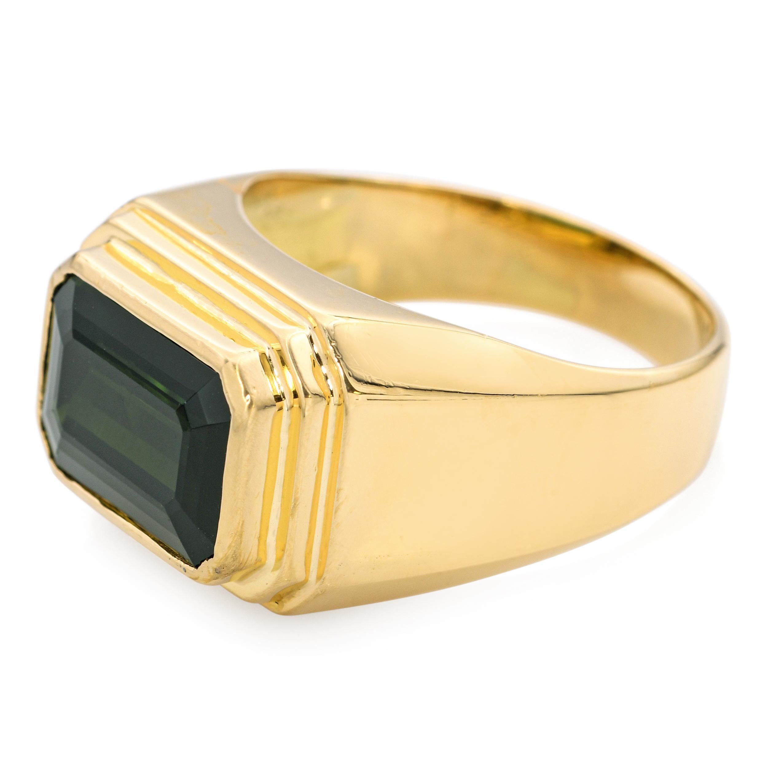 H. Stern Anillo de oro amarillo de 18 quilates con turmalina verde de 5,01 ct en Bueno estado para la venta en New York, NY