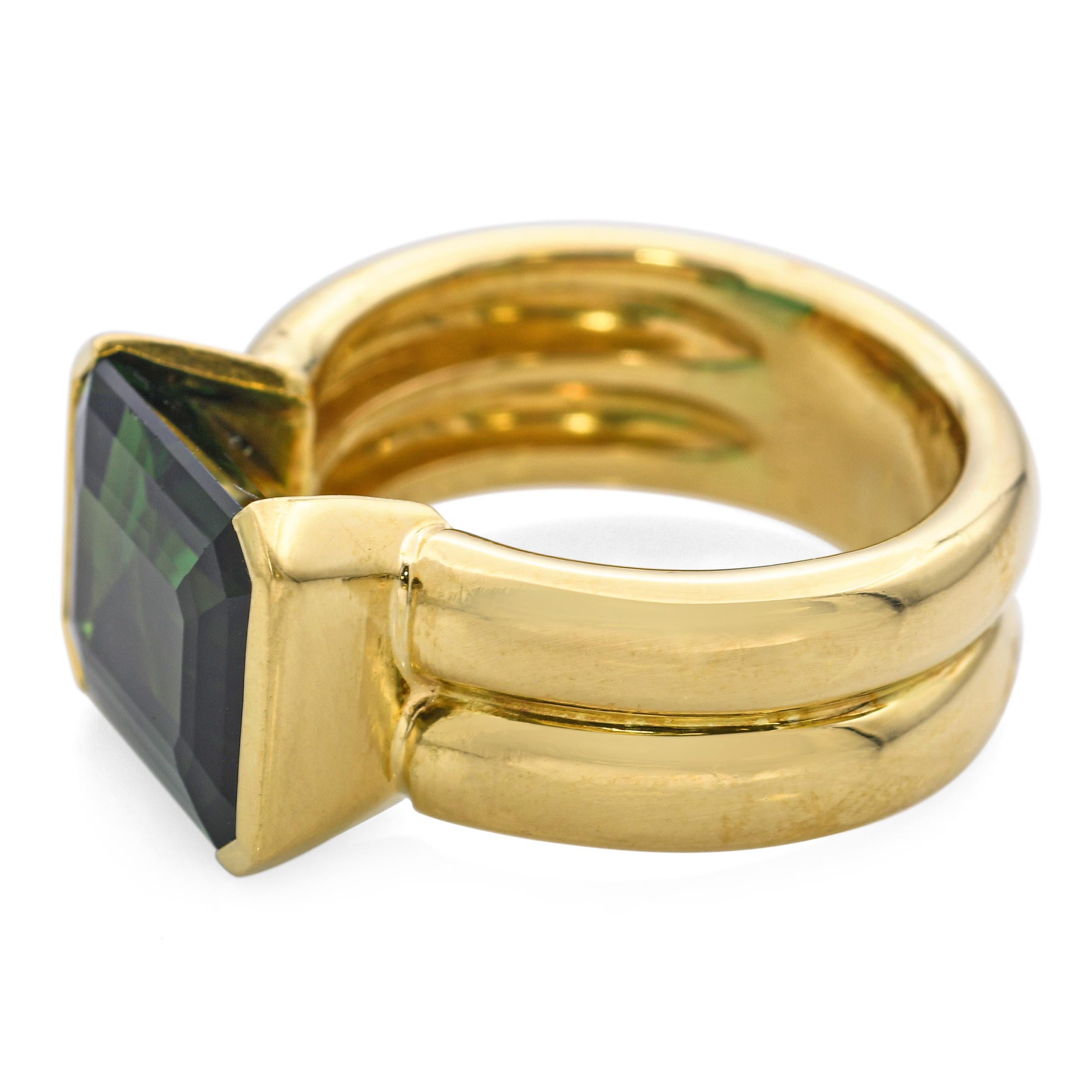 Taille émeraude H. Stern Bague en or jaune 18k avec tourmaline verte 6ct en vente