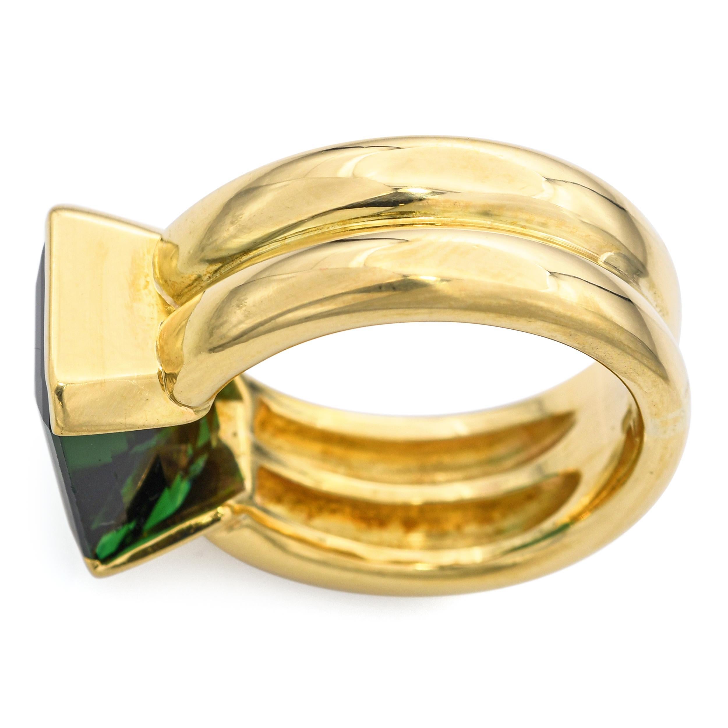 H. Stern Bague en or jaune 18k avec tourmaline verte 6ct en vente 2