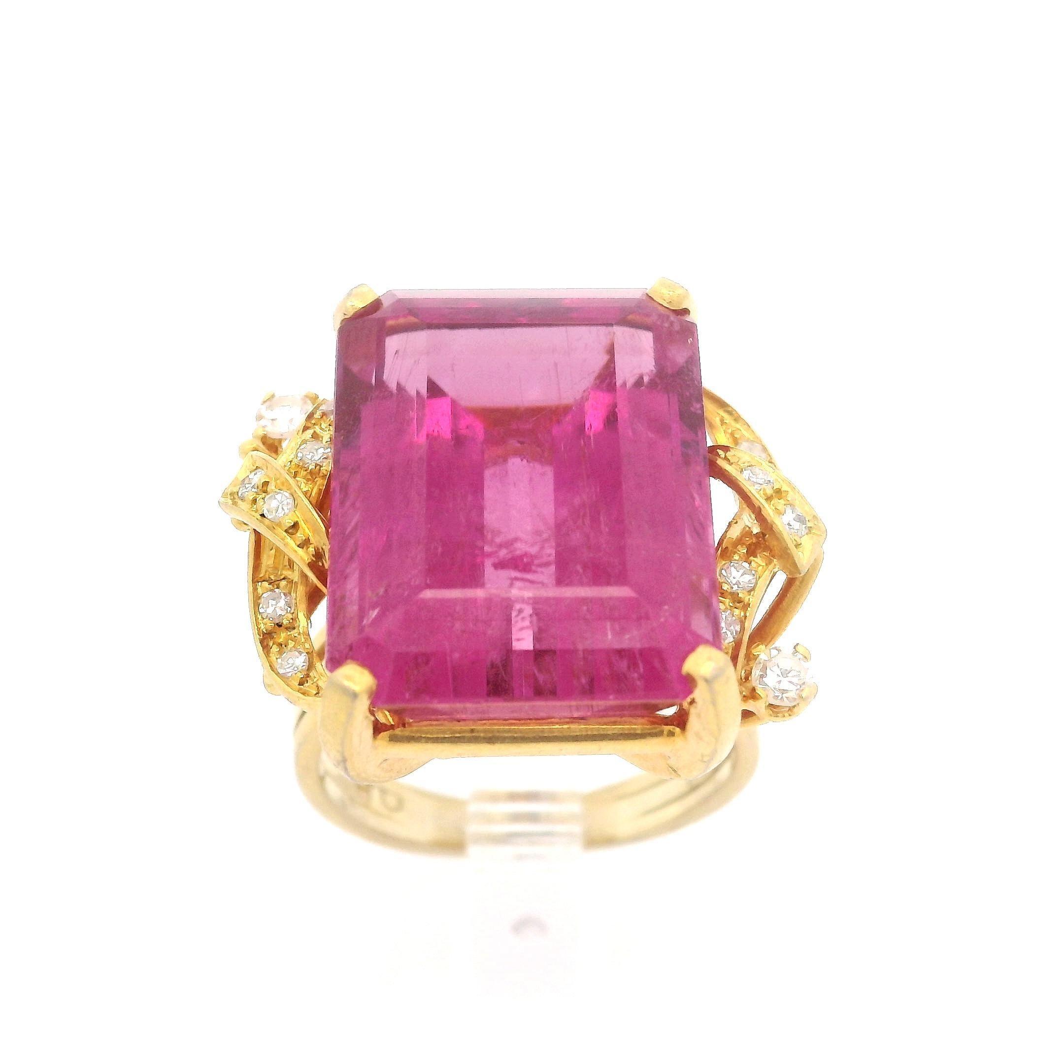 H. Stern Anillo de cóctel floral de diamantes con turmalina rosa vívida GIA en oro amarillo de 18 quilates 5