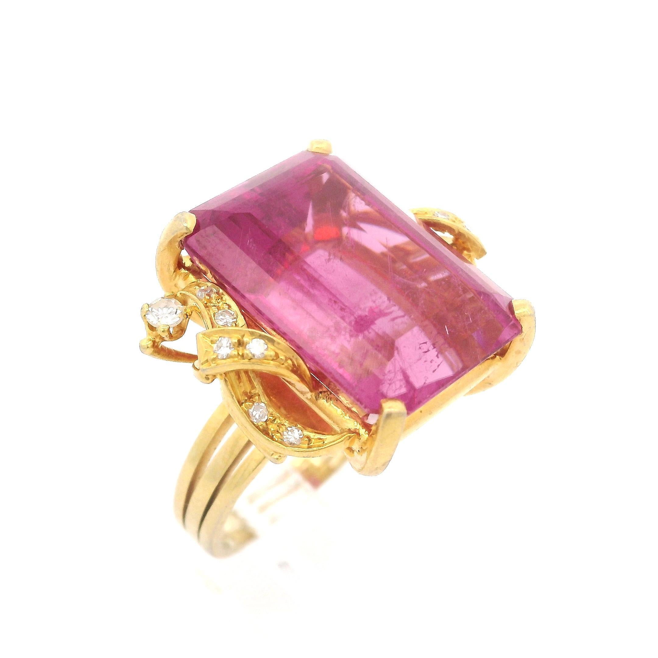 --Piedra(s):--
(1) Turmalina natural auténtica - talla esmeralda - engastada - color rosa vivo - 16,6 ct (aprox. según las medidas de la certificación)
** Ver detalles de certificación a continuación para obtener información completa **
(14)