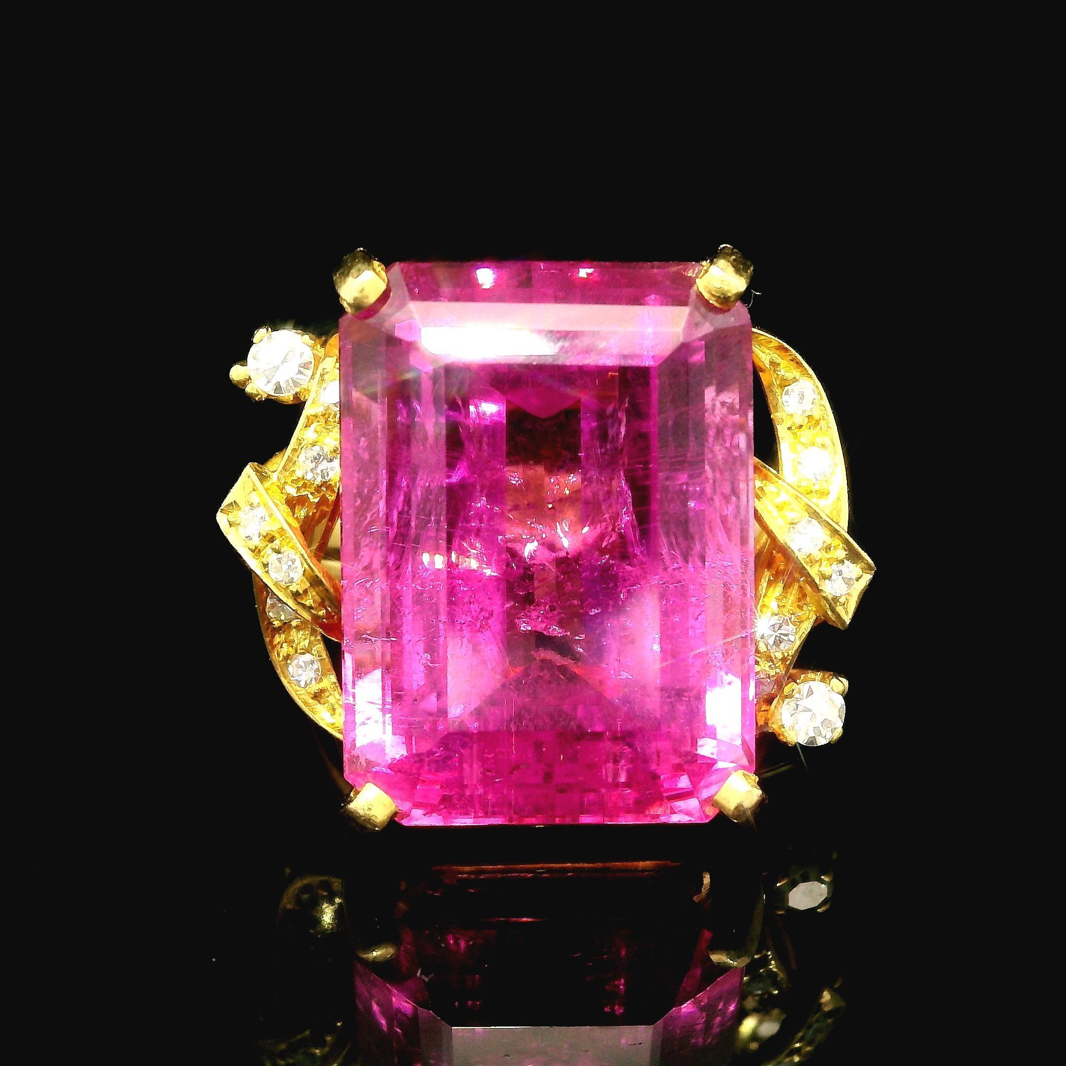 H. Stern Anillo de cóctel floral de diamantes con turmalina rosa v�ívida GIA en oro amarillo de 18 quilates 1