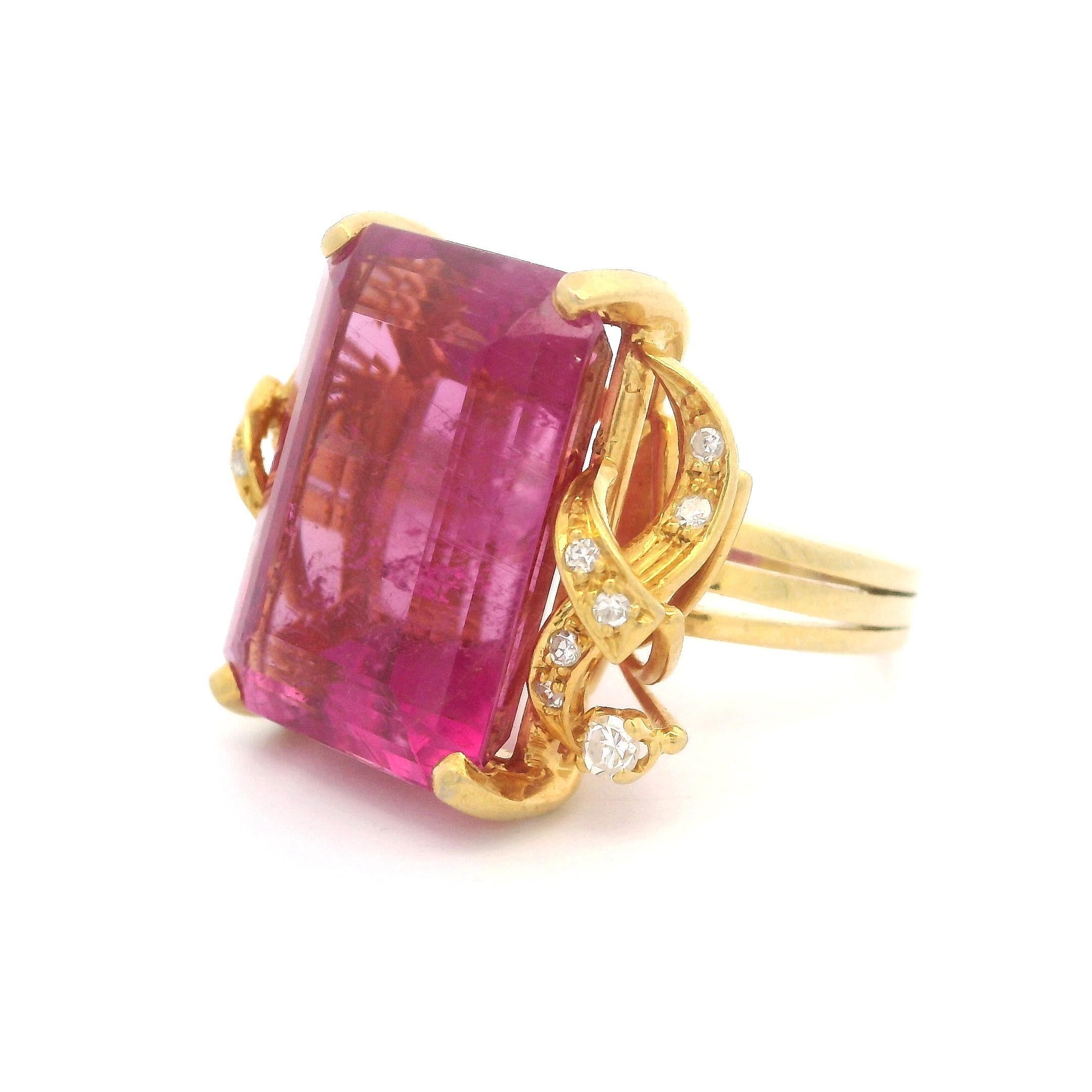 H. Stern Anillo de cóctel floral de diamantes con turmalina rosa vívida GIA en oro amarillo de 18 quilates 2