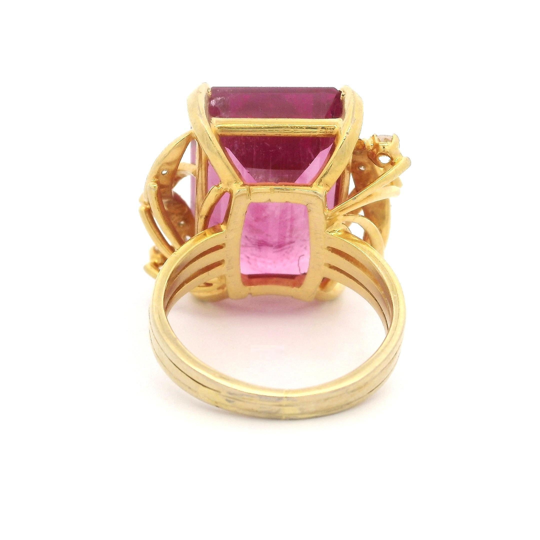 H. Stern Anillo de cóctel floral de diamantes con turmalina rosa vívida GIA en oro amarillo de 18 quilates 3