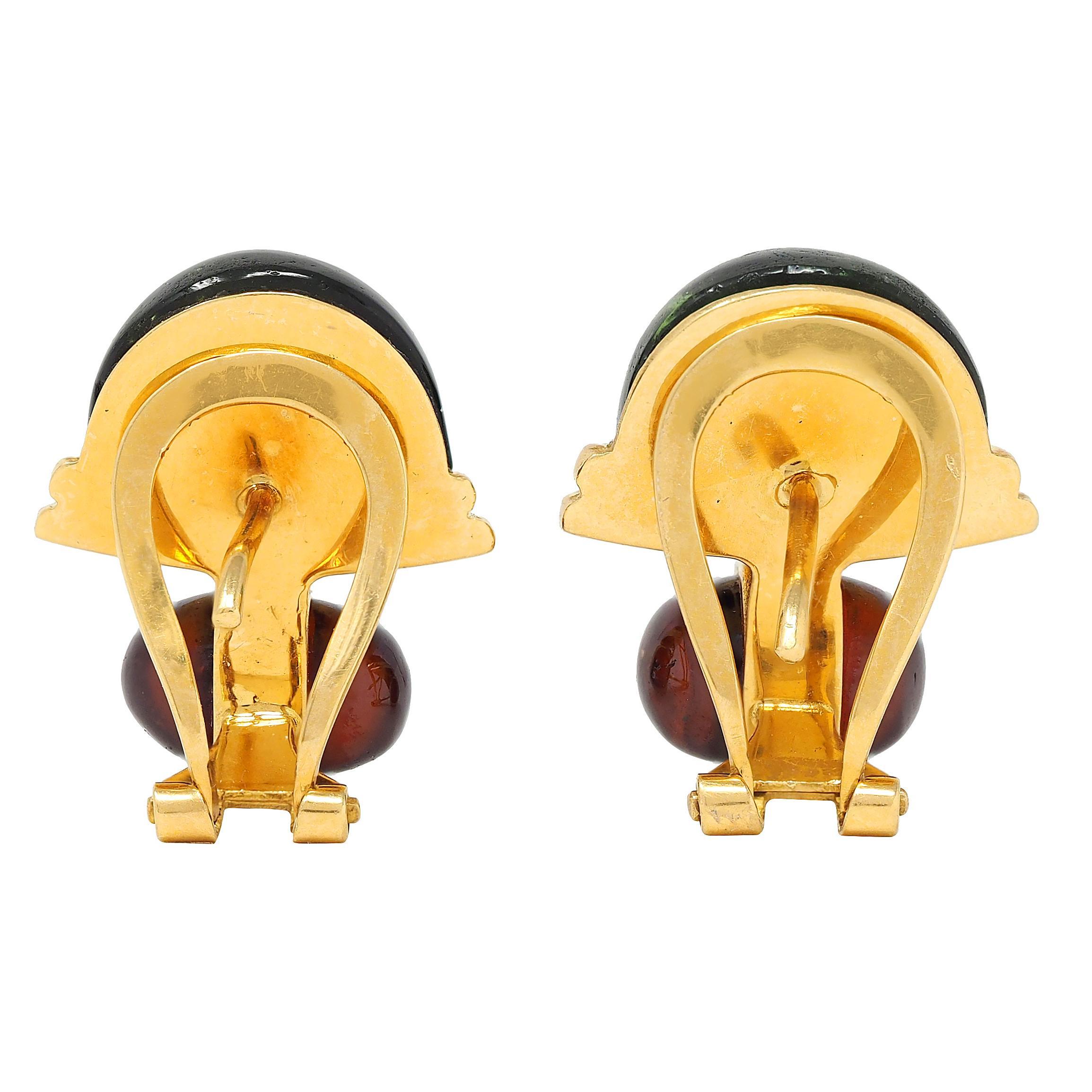 H. Stern 1980's Garnet Tourmaline 18 Karat Yellow Gold Vintage Cabochon Earrings In Excellent Condition For Sale In Philadelphia, PA