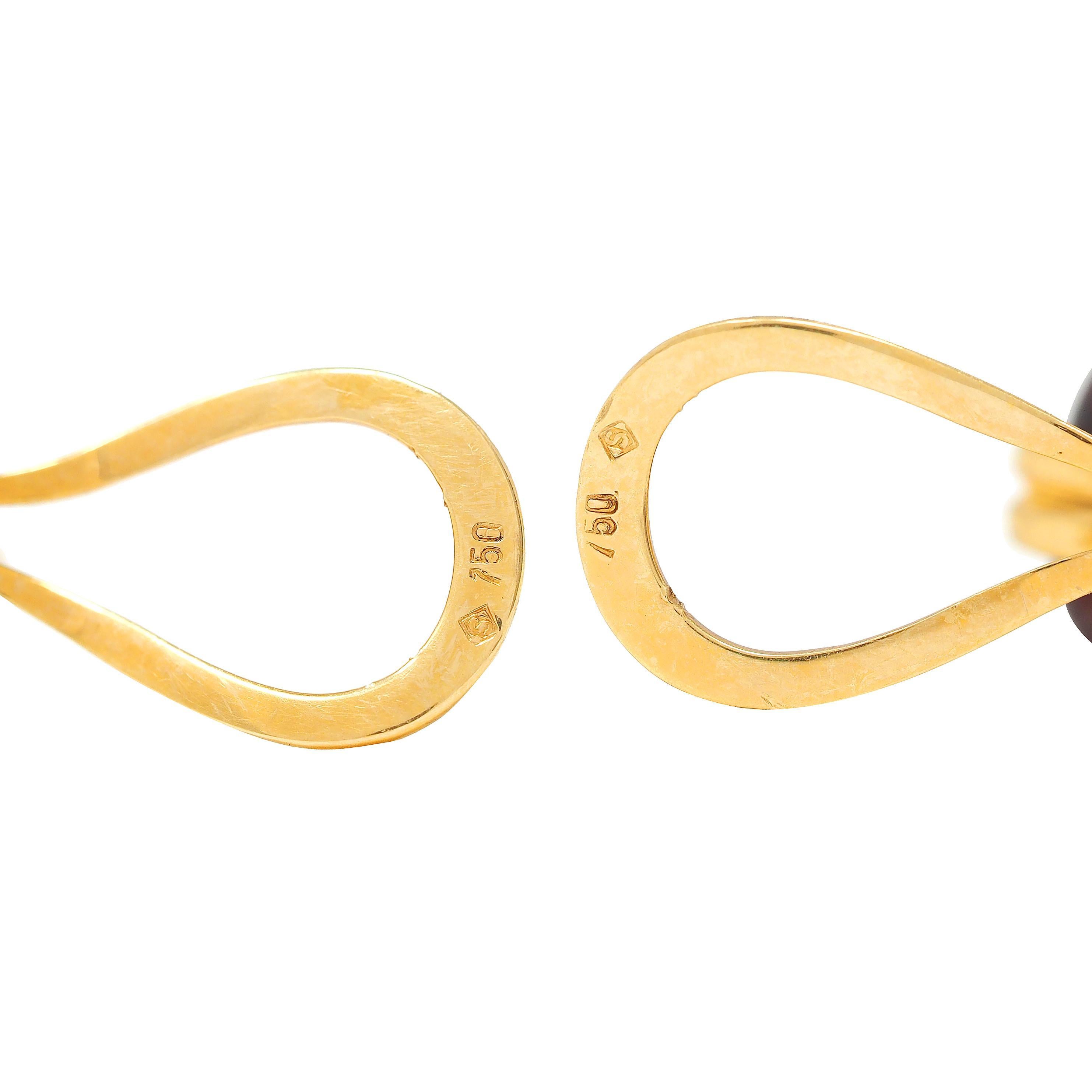 H. Stern 1980's Garnet Tourmaline 18 Karat Yellow Gold Vintage Cabochon Earrings For Sale 1