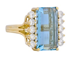H. Stern 1980s Vintage Aquamarine Diamond 18 Karat Gold Cocktail Ring
