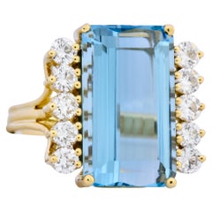 H. Stern 1980s Vintage Aquamarine Diamond 18 Karat Gold Cocktail Ring