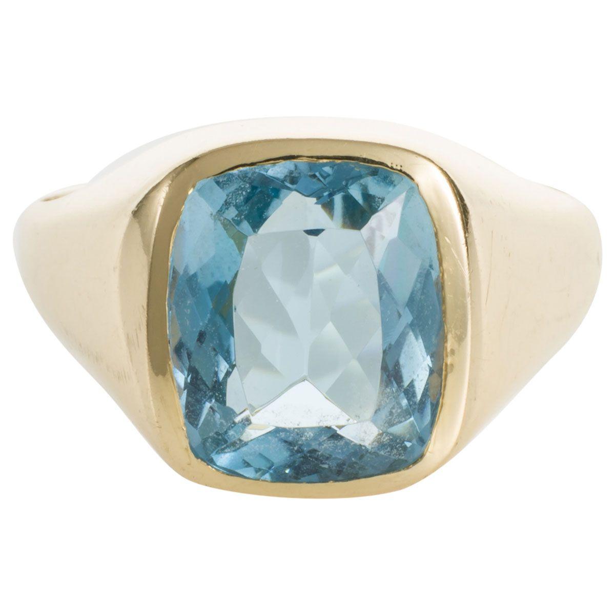 Contemporary H Stern 5.20 Carat Aquamarine and 18 Karat Yellow Gold Unisex Signet Ring For Sale