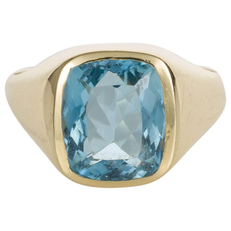 H Stern 5.20 Carat Aquamarine and 18 Karat Yellow Gold Unisex Signet Ring