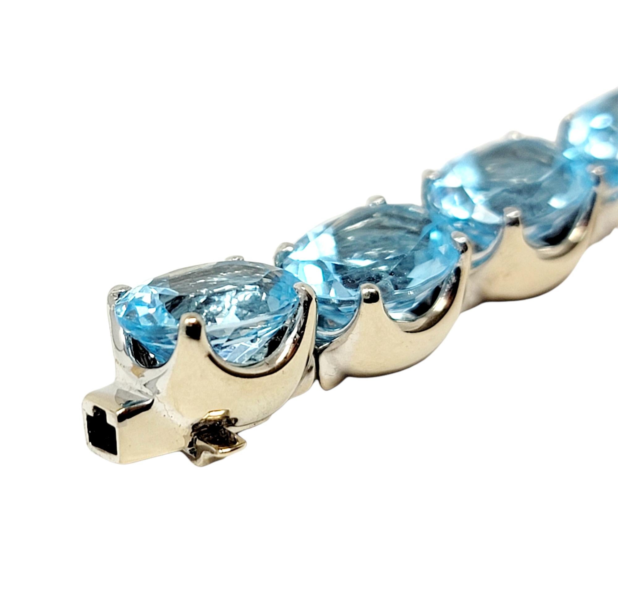 H. Stern 58.66 Carat Blue Topaz Line Bracelet with Diamond Star 18 Karat Gold For Sale 7