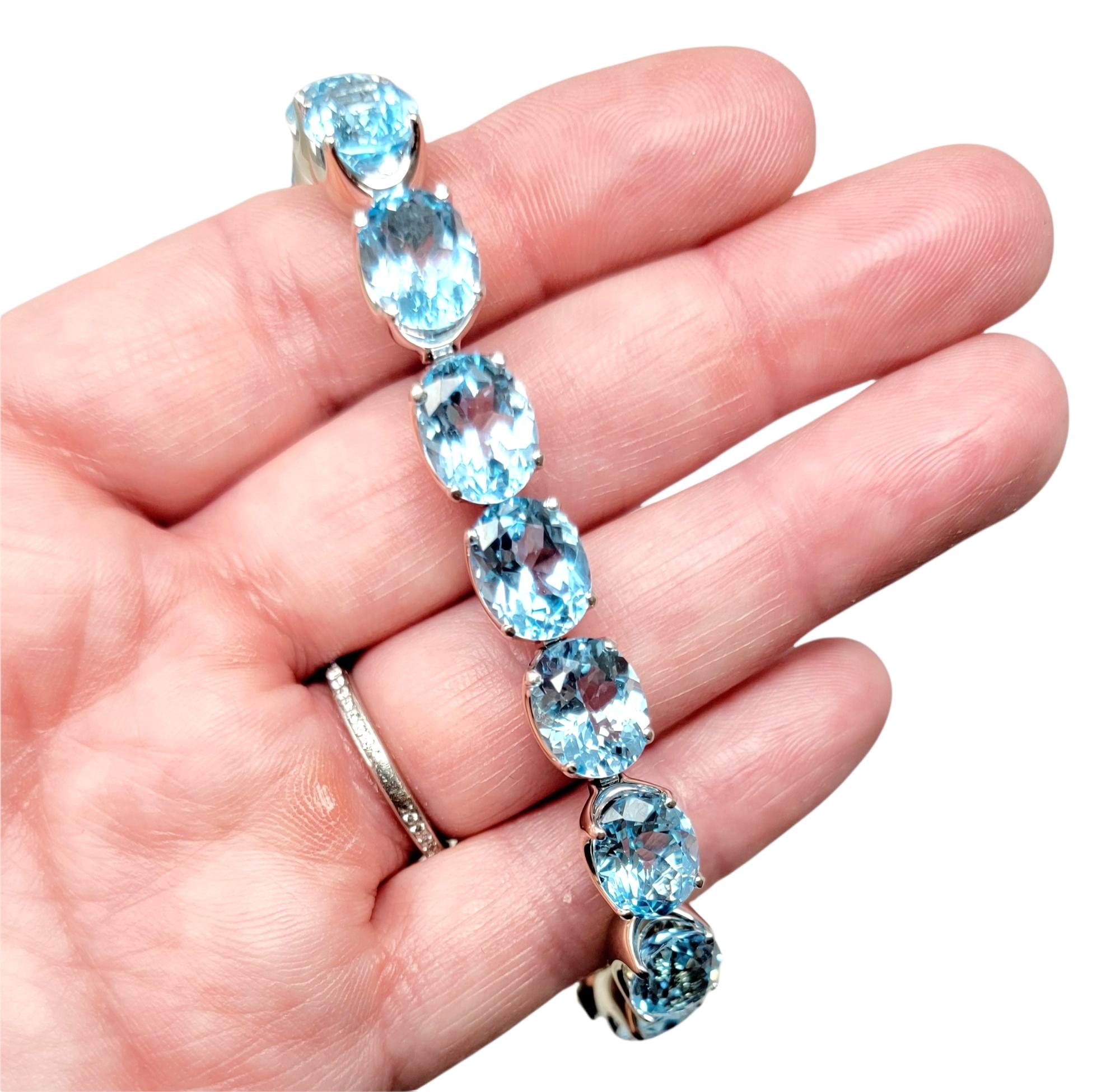 H. Stern 58.66 Carat Blue Topaz Line Bracelet with Diamond Star 18 Karat Gold For Sale 1