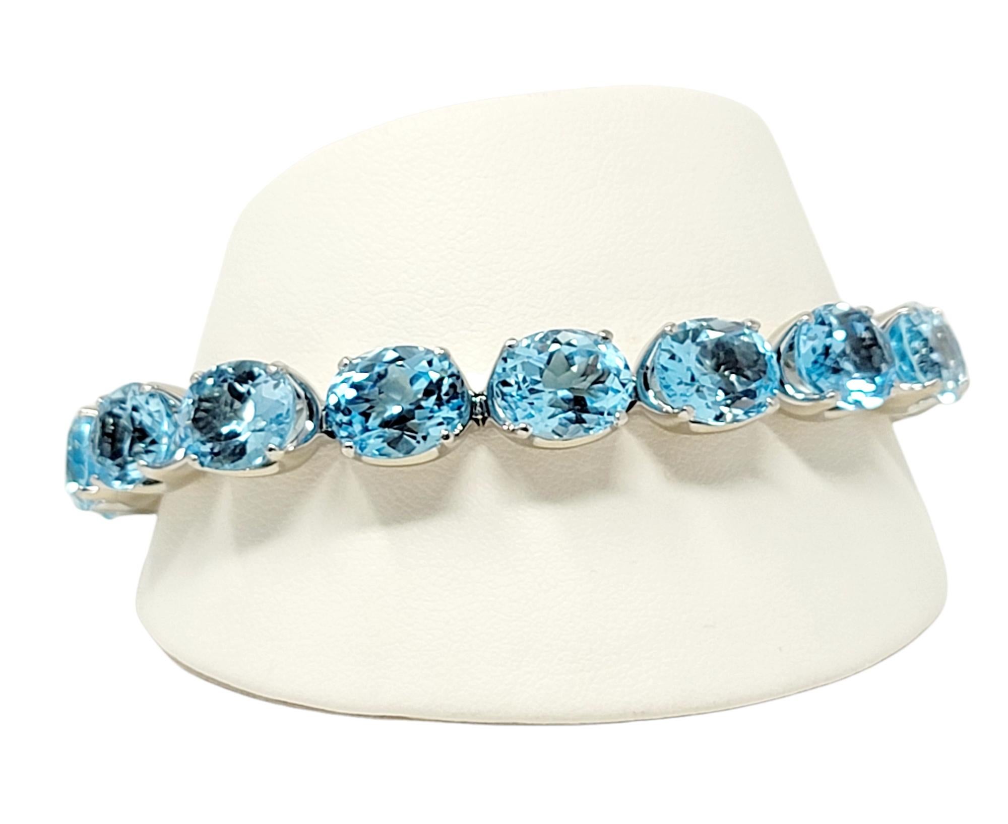 H. Stern 58.66 Carat Blue Topaz Line Bracelet with Diamond Star 18 Karat Gold For Sale 3