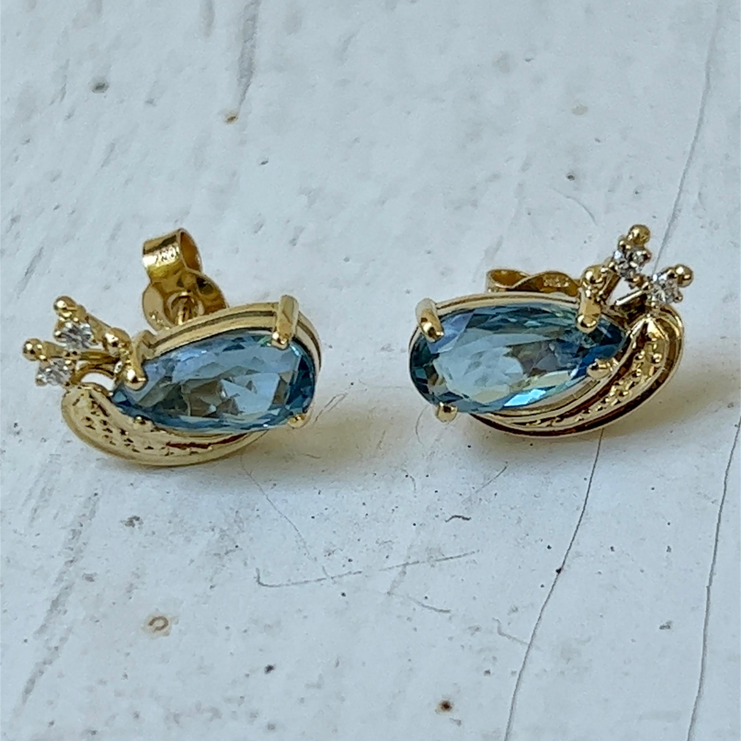 H. Stern Aquamarine and Diamond Earrings in 18K Yellow Gold In Good Condition In Towson, MD