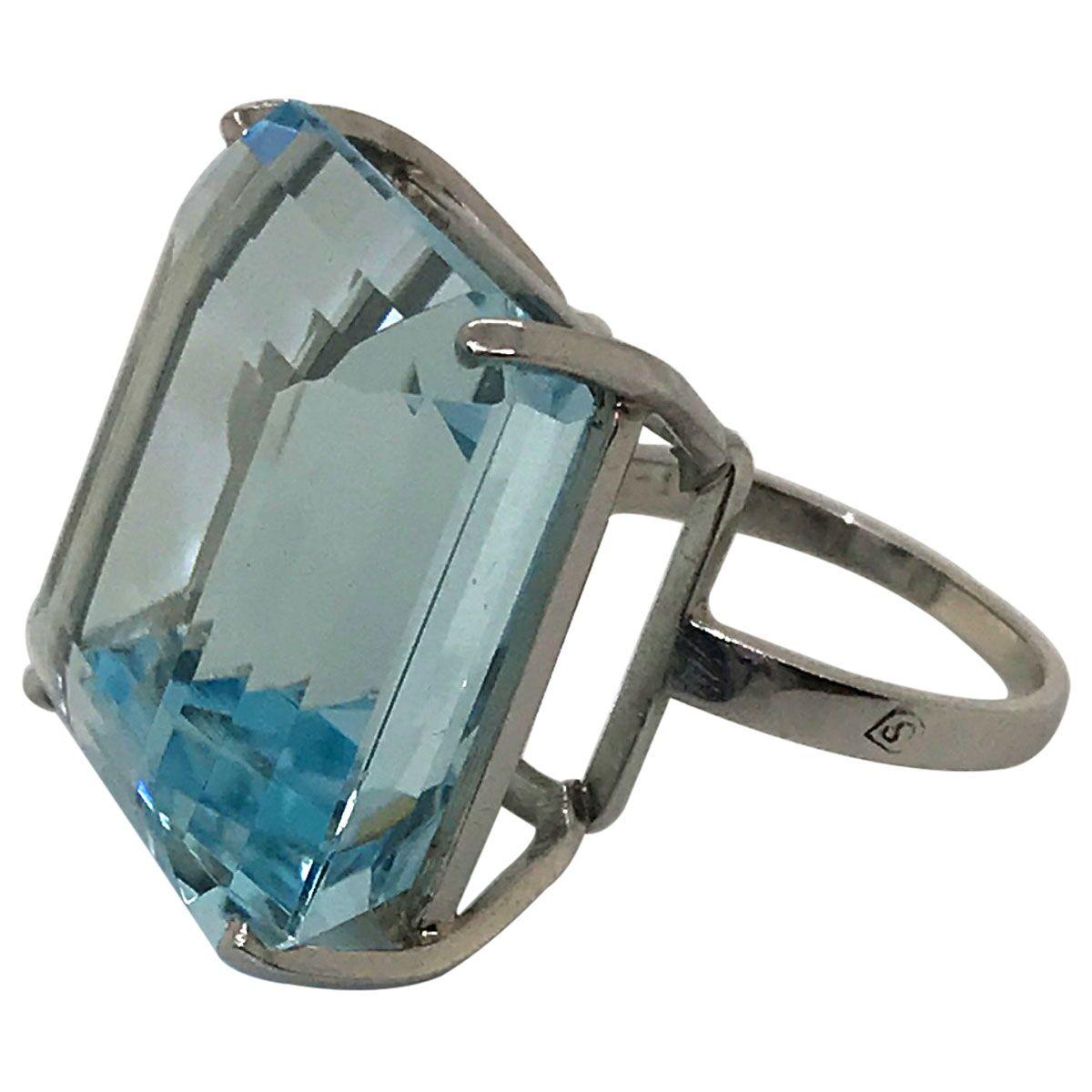 H Stern Aquamarine and Platinum Cocktail Ring In Good Condition In QLD , AU