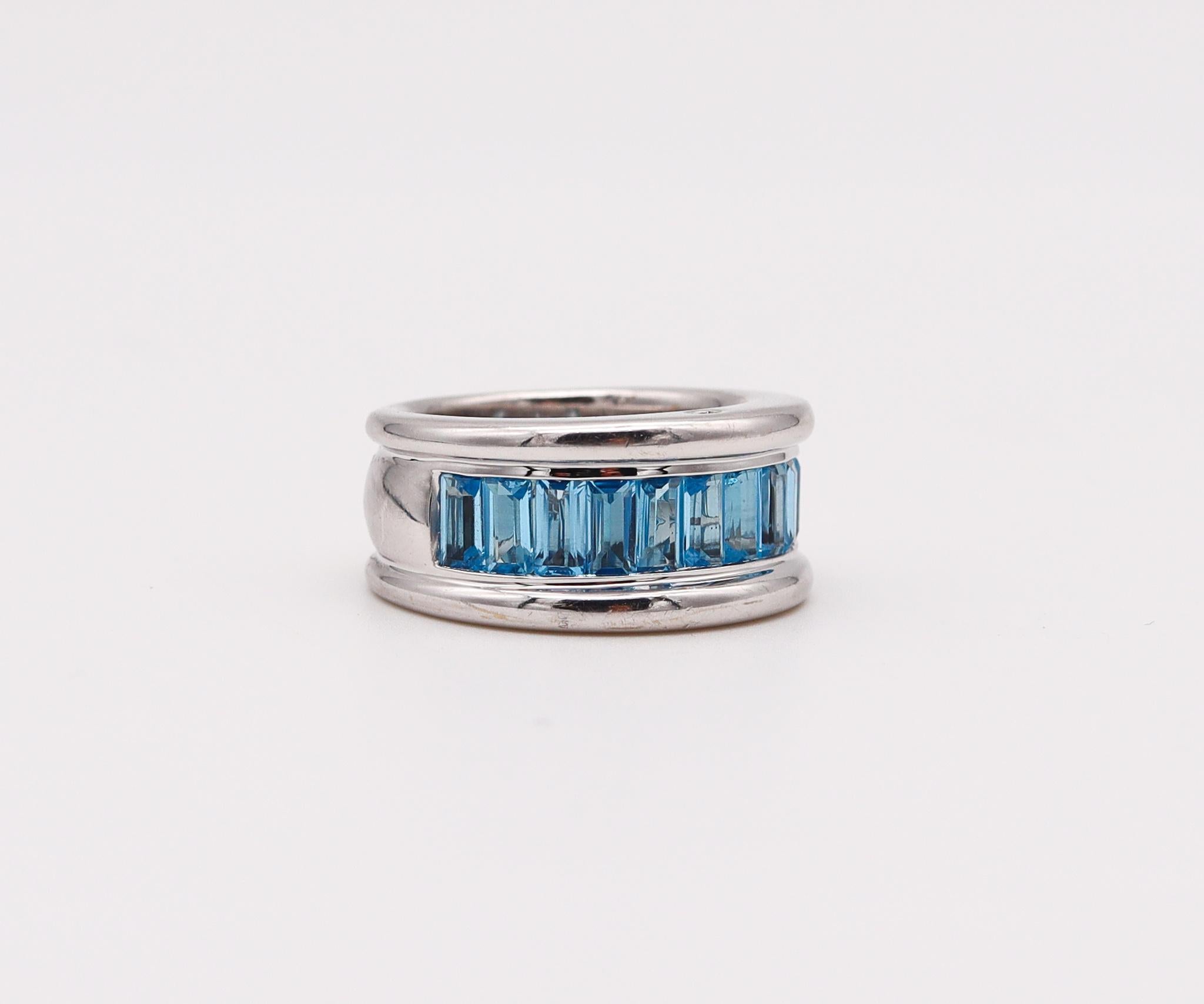 Gems set ring designed by H. Stern.

Beautiful piece, created by the Brazilian jewelry house of H. Stern. This contemporary band ring was crafted with a bold look in solid white gold of 18 karats with high polished finish.

Blue Topaz: Mount in a