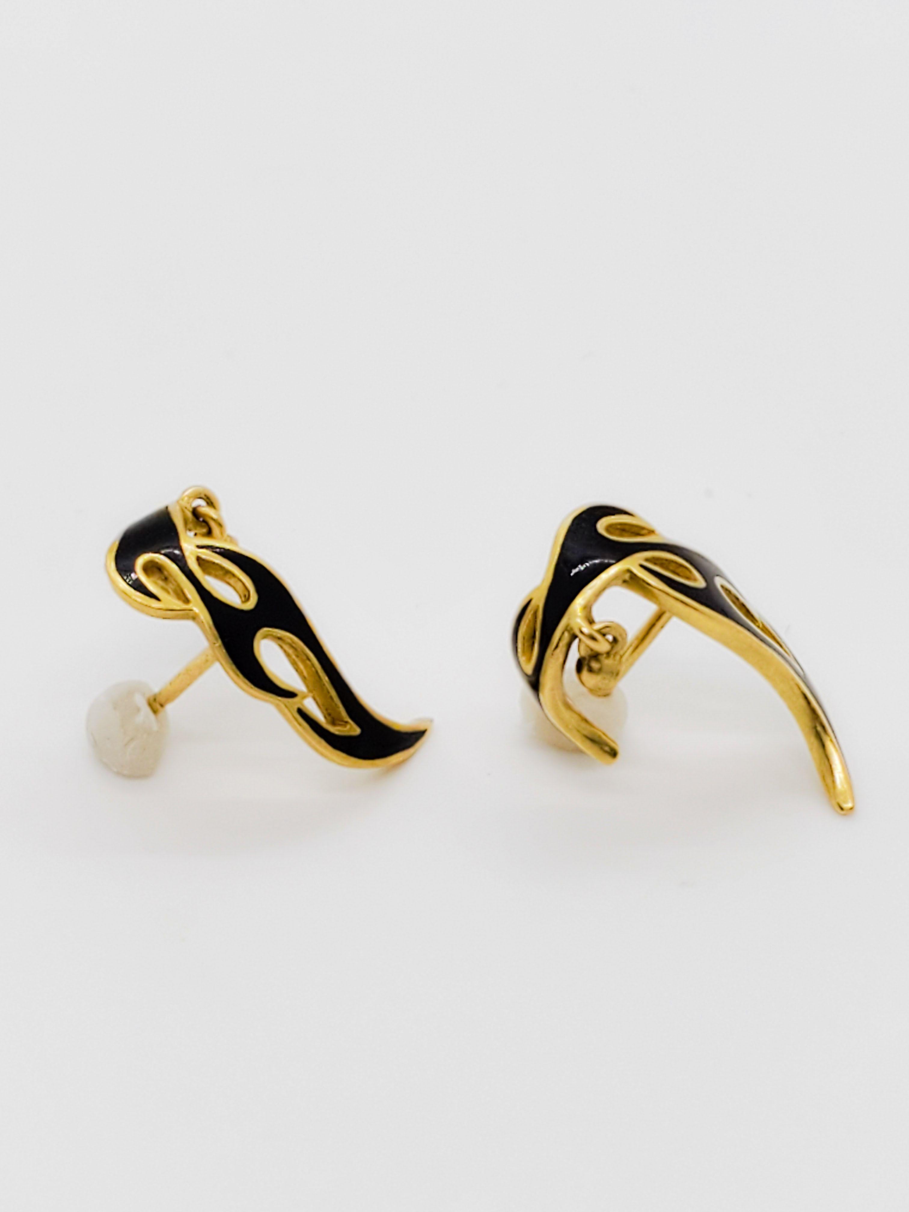 H. Stern Black Enamel and 18 Karat Yellow Gold Earrings In Excellent Condition In Los Angeles, CA