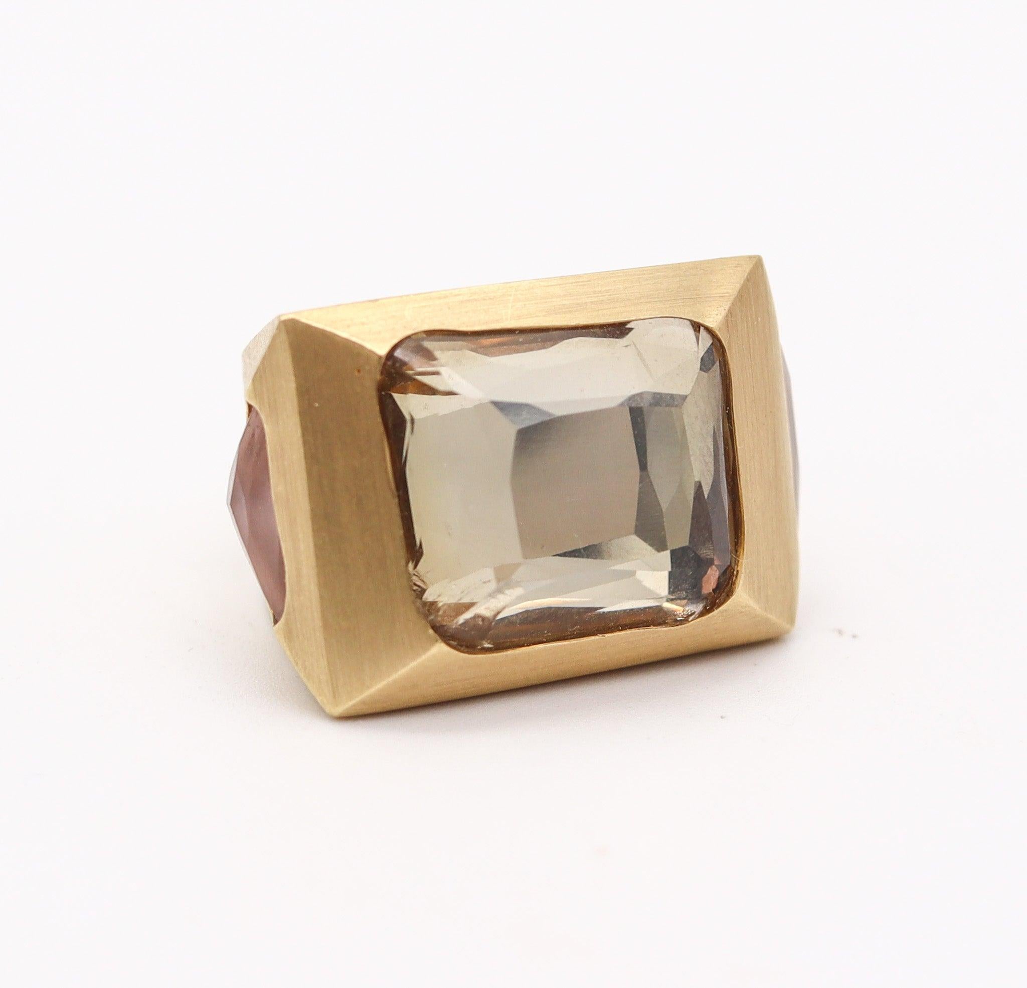H. STERN By Diane Von Furstenberg Sculptural Cocktail Ring In 18Kt Gold & Quartz In Excellent Condition For Sale In Miami, FL