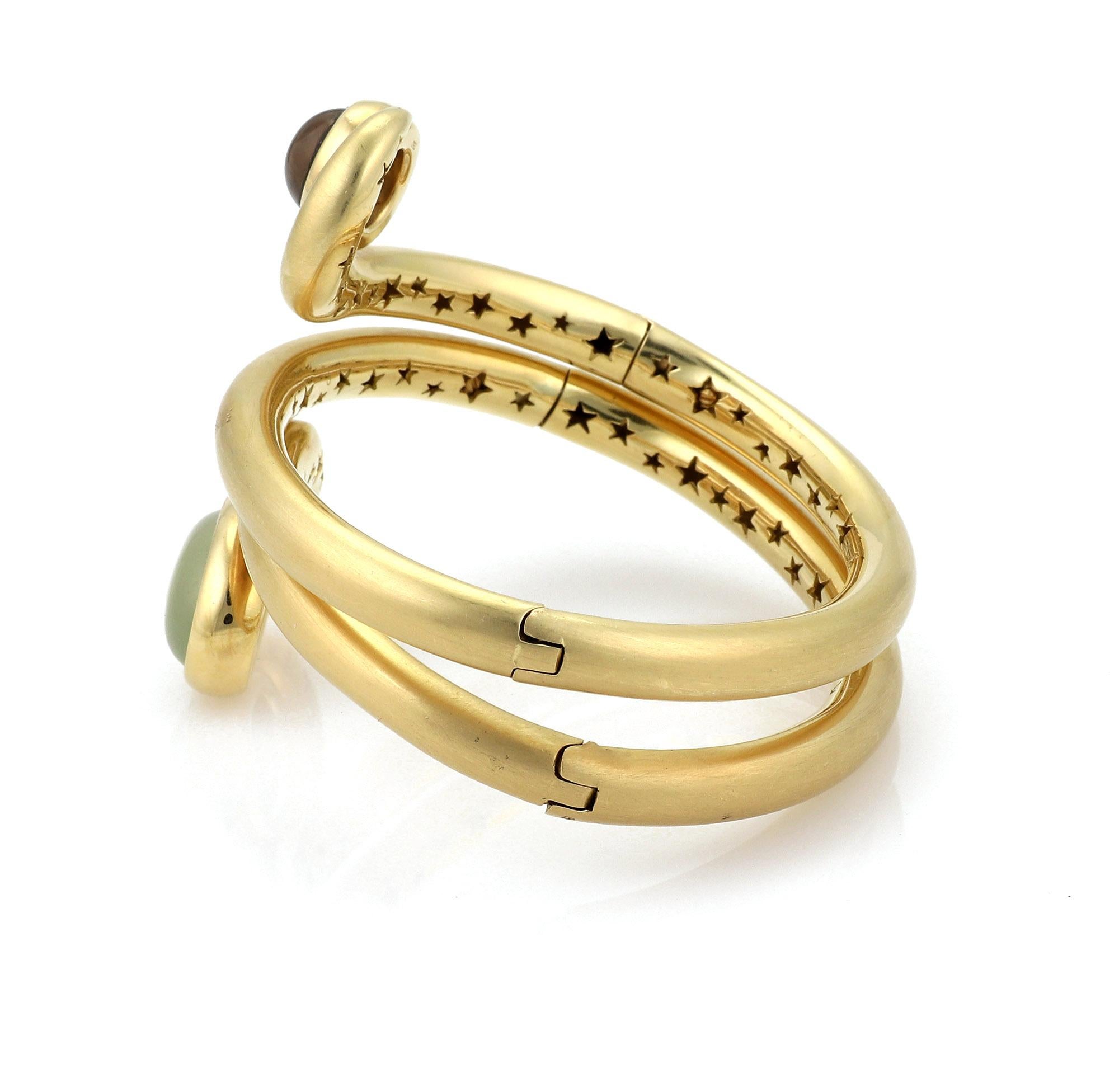 Modern H. Stern Chalcedony & Smokey Quartz 18k Gold Hinged Wrap Bangle Bracelet For Sale