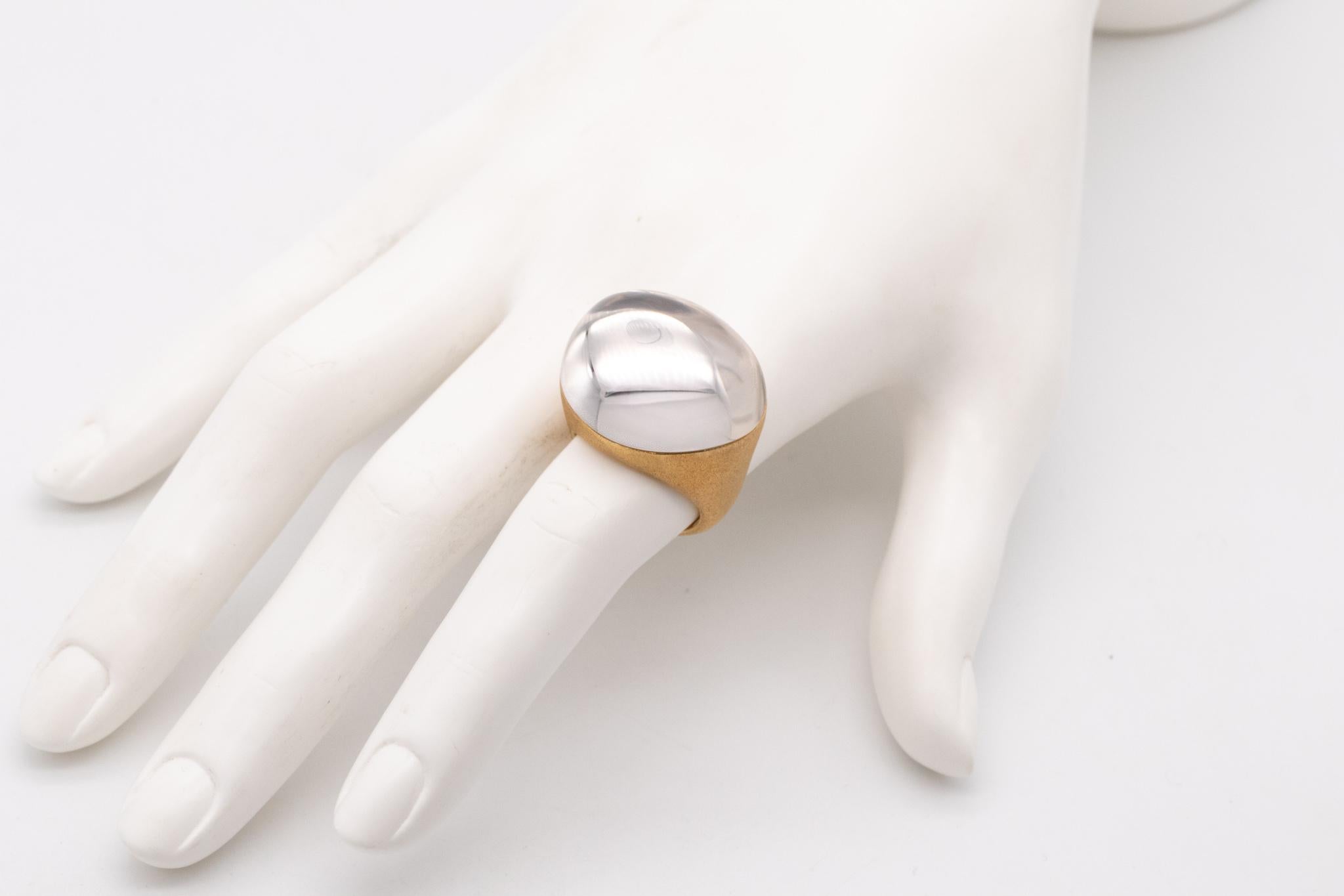 Oversized cocktail ring designed by H. Stern.

A modern minimalist art-piece of jewelry made in Brazilian by H. Stern. It was crafted, with avant-garde patterns in solid yellow gold of 18 karat, with brushed satin finish.

The top is bezel set, with