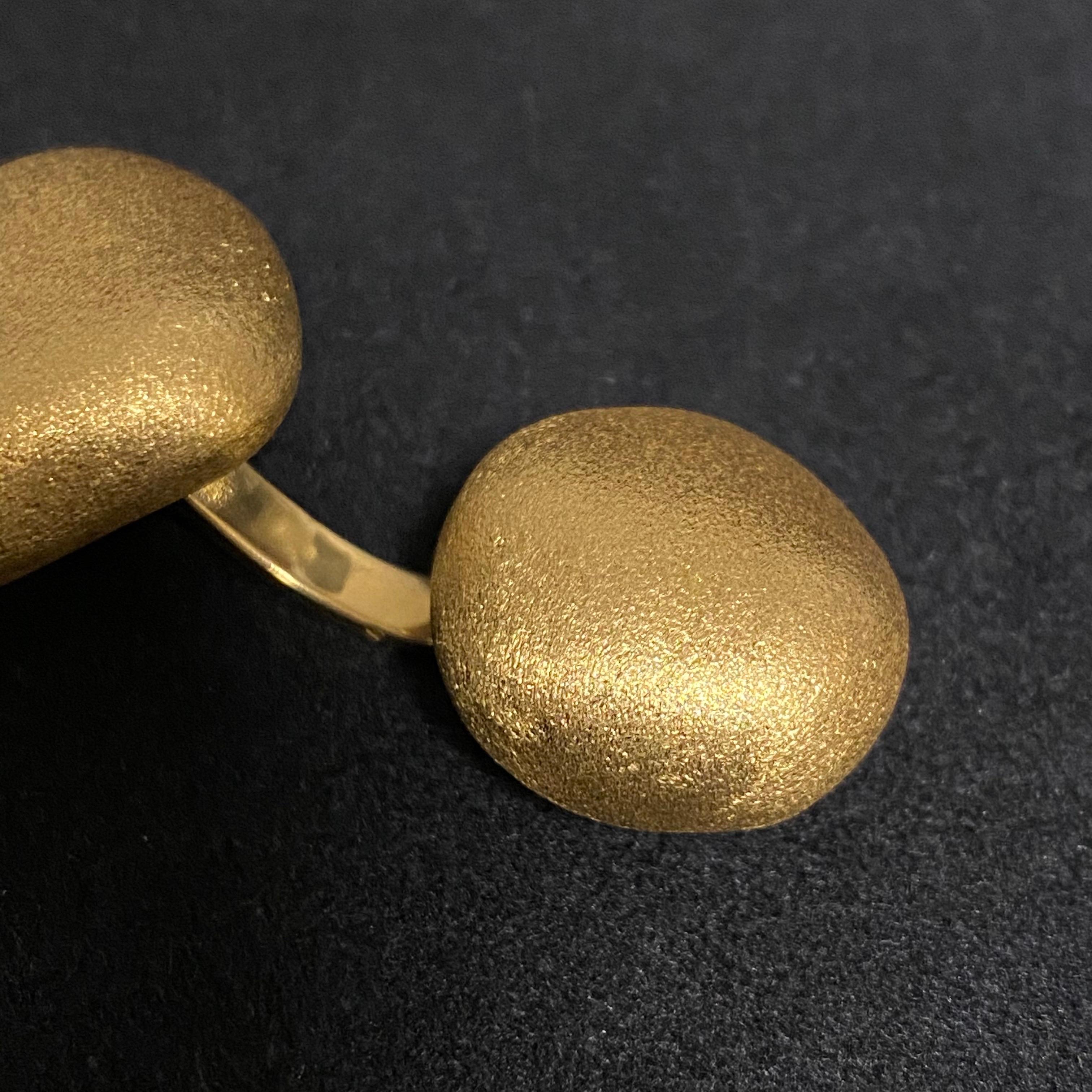 H. Stern Contemporary 10 Textured Golden Stones Bracelet 18 Karat Gold, 2010s 7