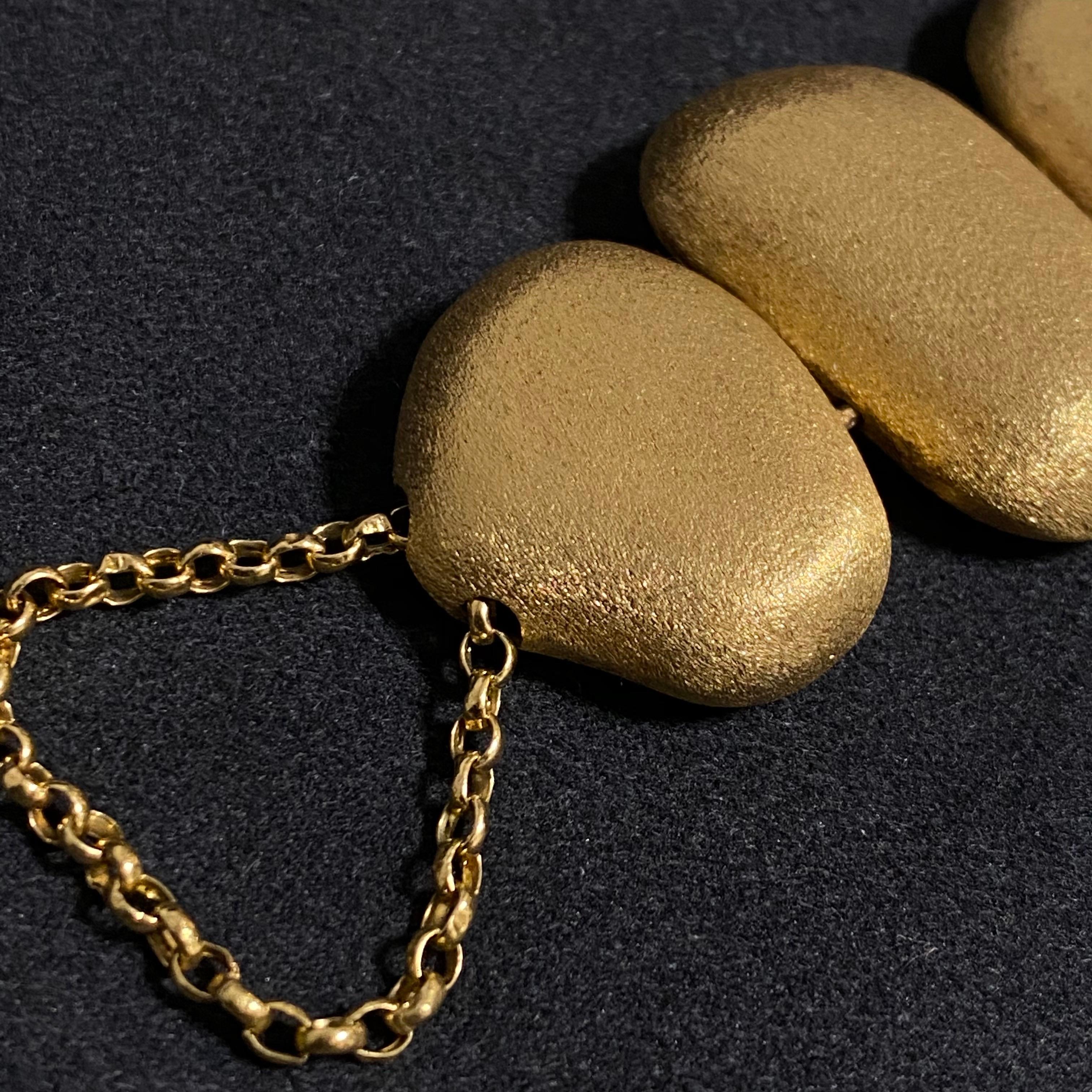 H. Stern Contemporary 10 Textured Golden Stones Bracelet 18 Karat Gold, 2010s 9