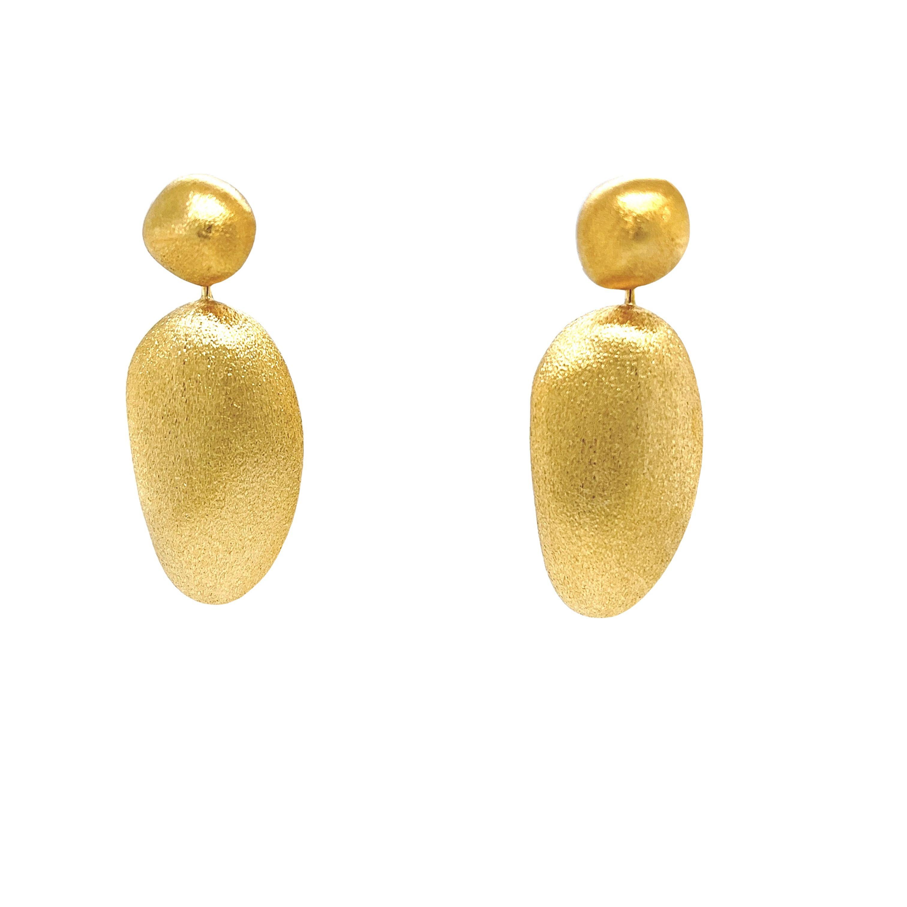 H. Stern Day Night Convertible Textured Drop Earrings Yellow Gold 2
