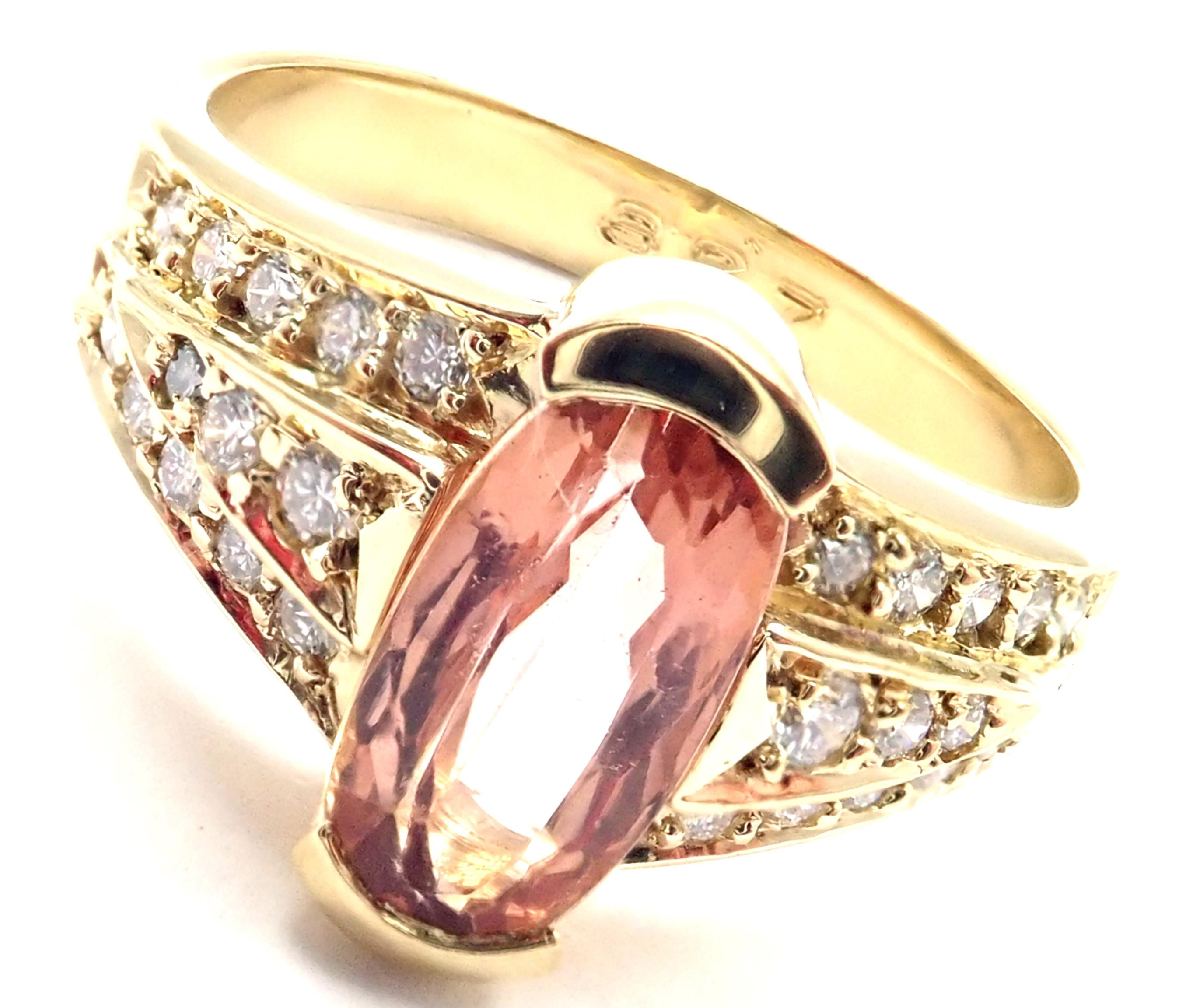 bague en or jaune 18k avec topaze impériale et diamant par H. Stern. 
Avec 26 diamants ronds de taille brillante:: pureté VS1:: couleur G:: poids total d'environ 0::50ct
1 topaze impériale ovale d'environ 1::25ct
Détails : 
Poids : 5.6 grammes