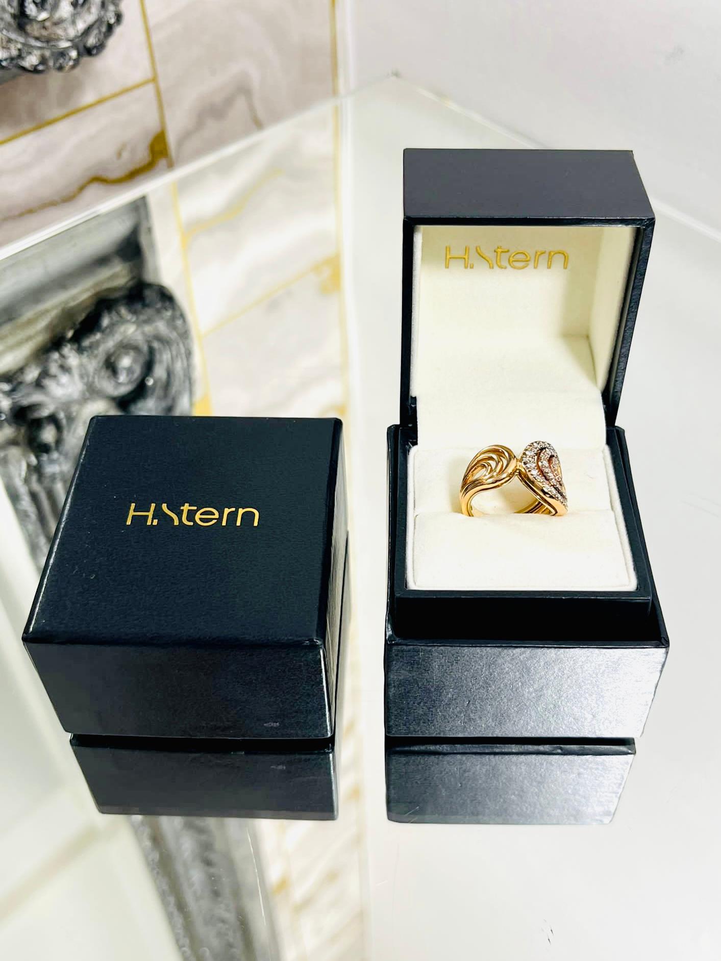 H Stern Diamond Swirl Ring in 18k Rose Gold 

Current Season - From the Iris collection. Set with brilliant white round diamonds in a swirl pattern.

Size - 50.5EU

Condition - Very Good (Light scratches to shank)

Composition - 18k Gold,