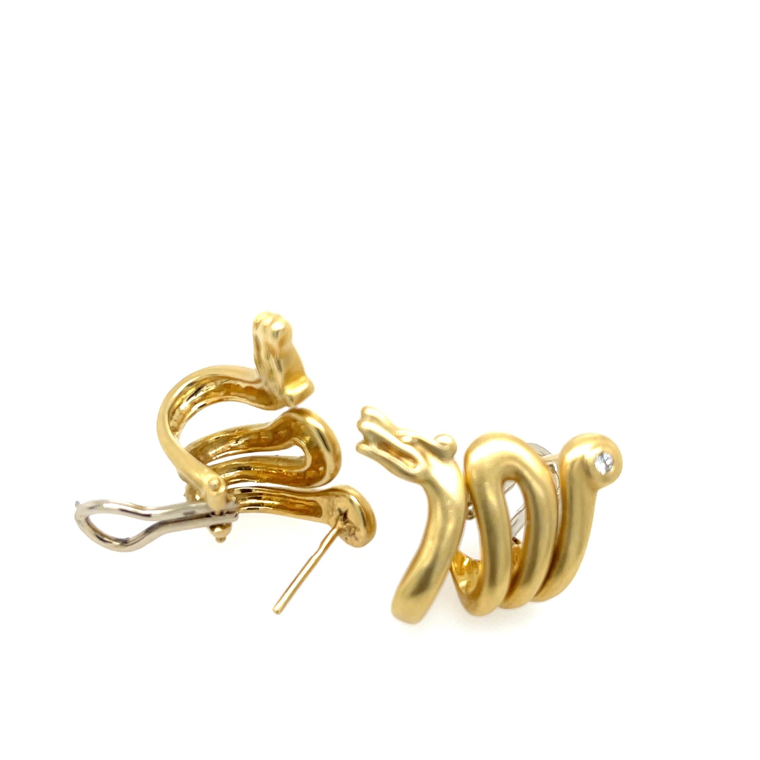 H. Stern, boucles d'oreilles dragon en or jaune et diamants Bon état - En vente à Dallas, TX
