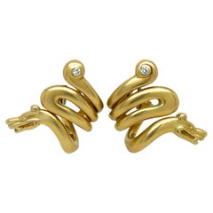 H. Stern, boucles d'oreilles dragon en or jaune et diamants