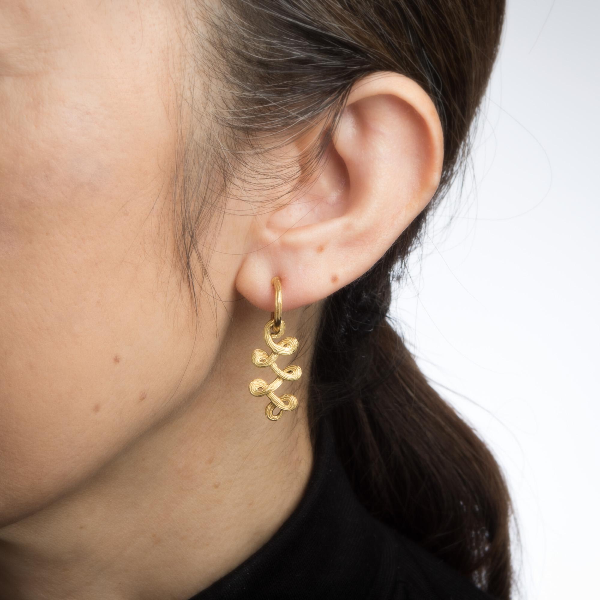 Modern H Stern Earrings 18 Karat Gold Swirl Ribbon Design Estate Fine Signed Jewelry