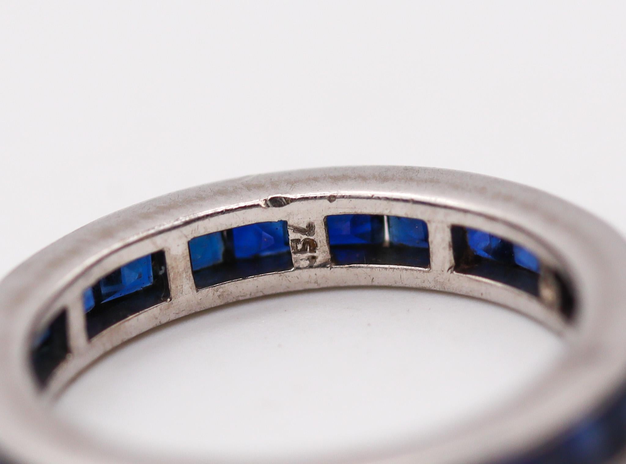H. Stern Eternity-Ring aus 18 Karat Weißgold mit 2,70 Gesamtkaratgewicht in blauen Saphiren (Modernistisch) im Angebot
