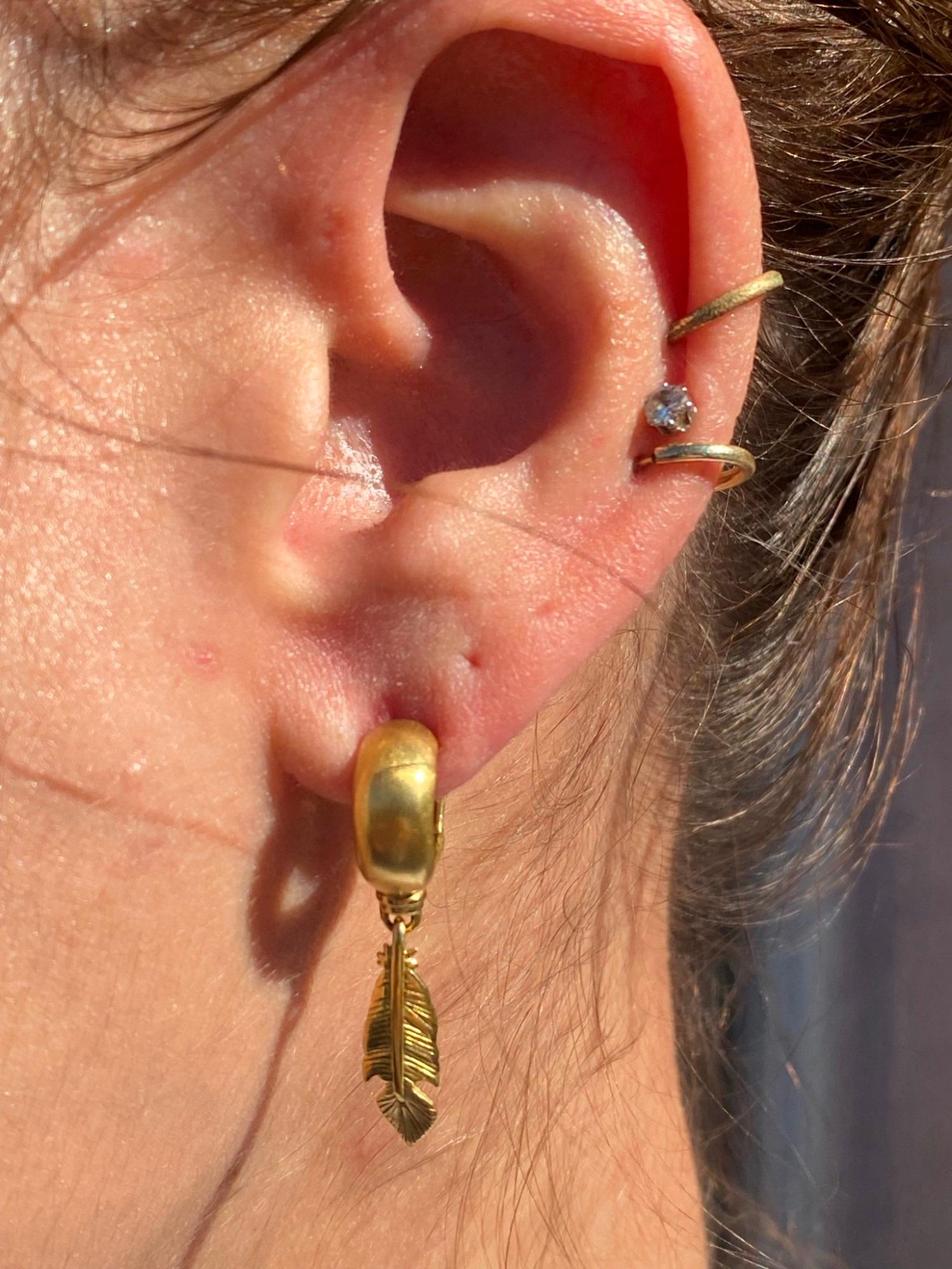 Women's H. Stern Feather 18K Gold Earrings Purangow Collection For Sale