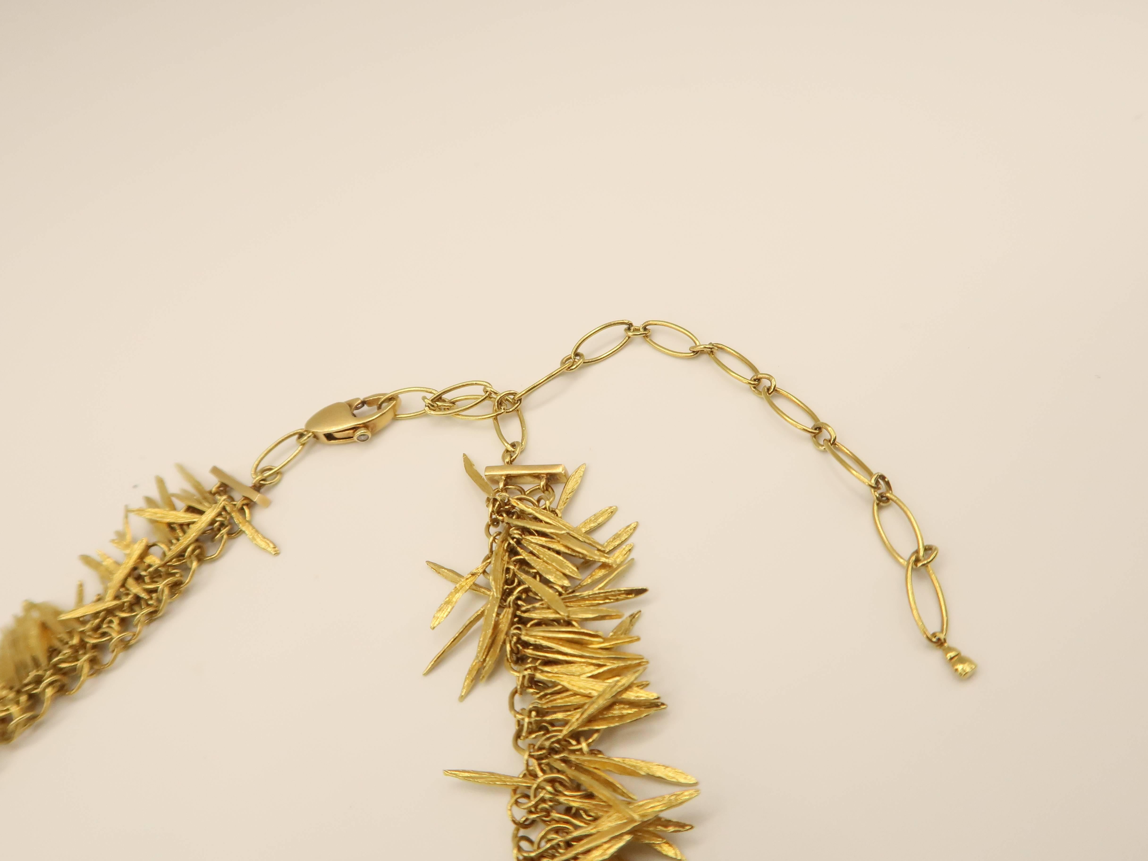 H. Stern Feathers Brushed Gold Necklace with Diamond In New Condition In Bangkok, TH
