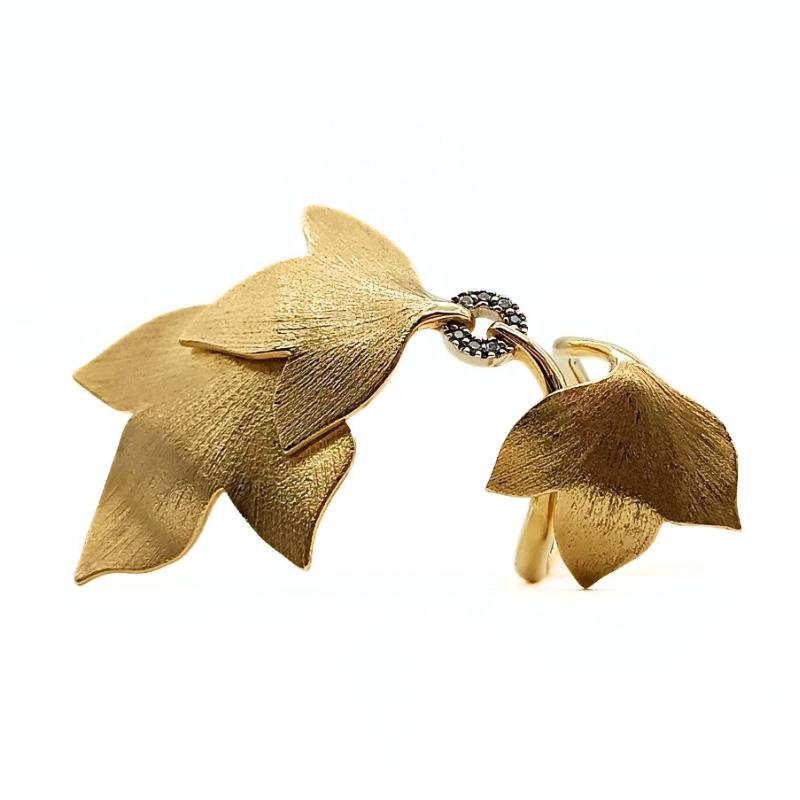 Women's or Men's H. Stern Gold Ring Leaf Shape with Diamonds For Sale