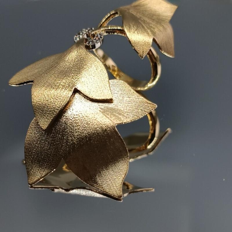H. Stern Gold Ring Blattform mit Diamanten im Angebot 1