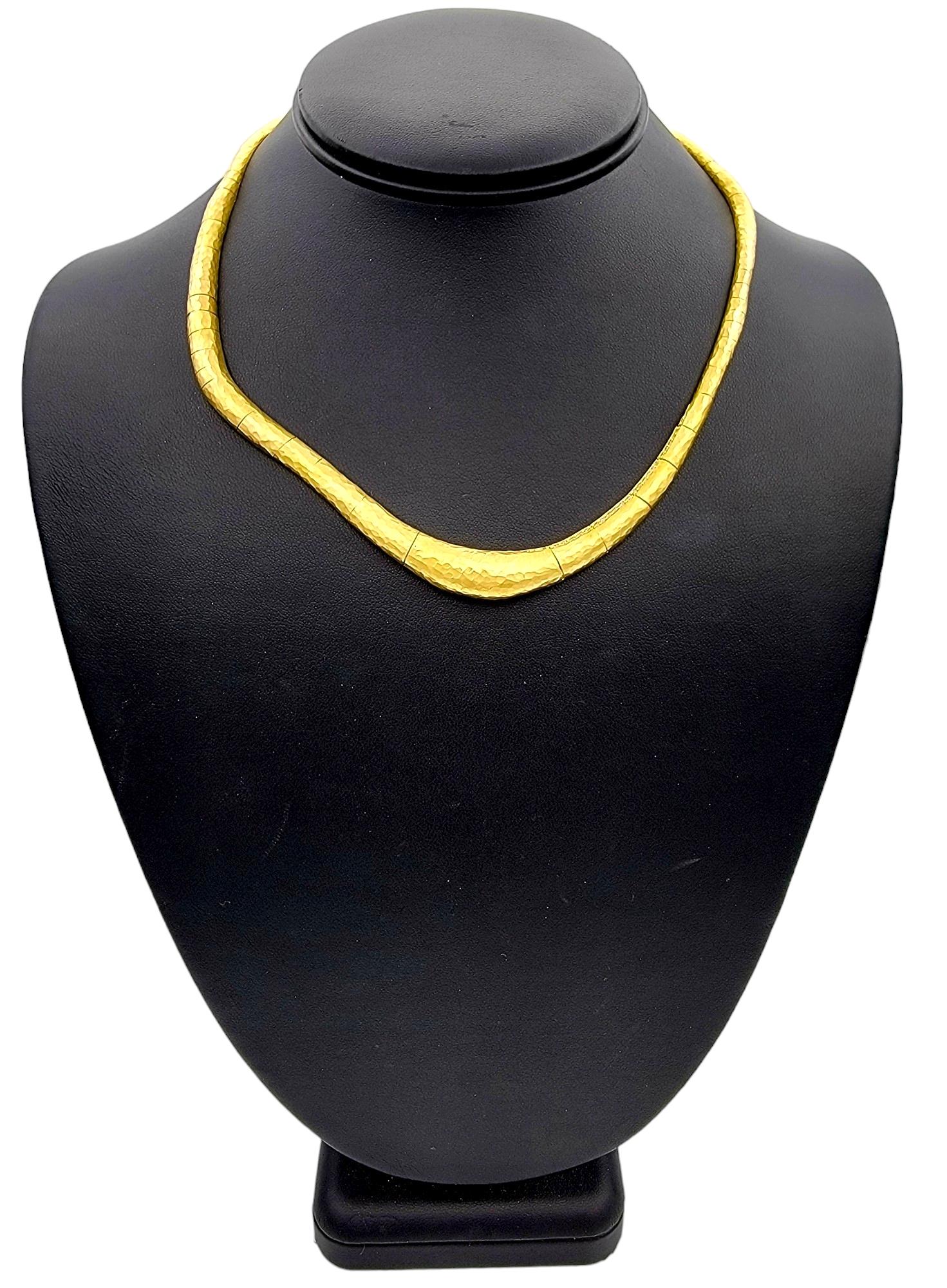 H. Stern Hammered Diamond Collar Link Necklace Set in 18 Karat Yellow Gold For Sale 4