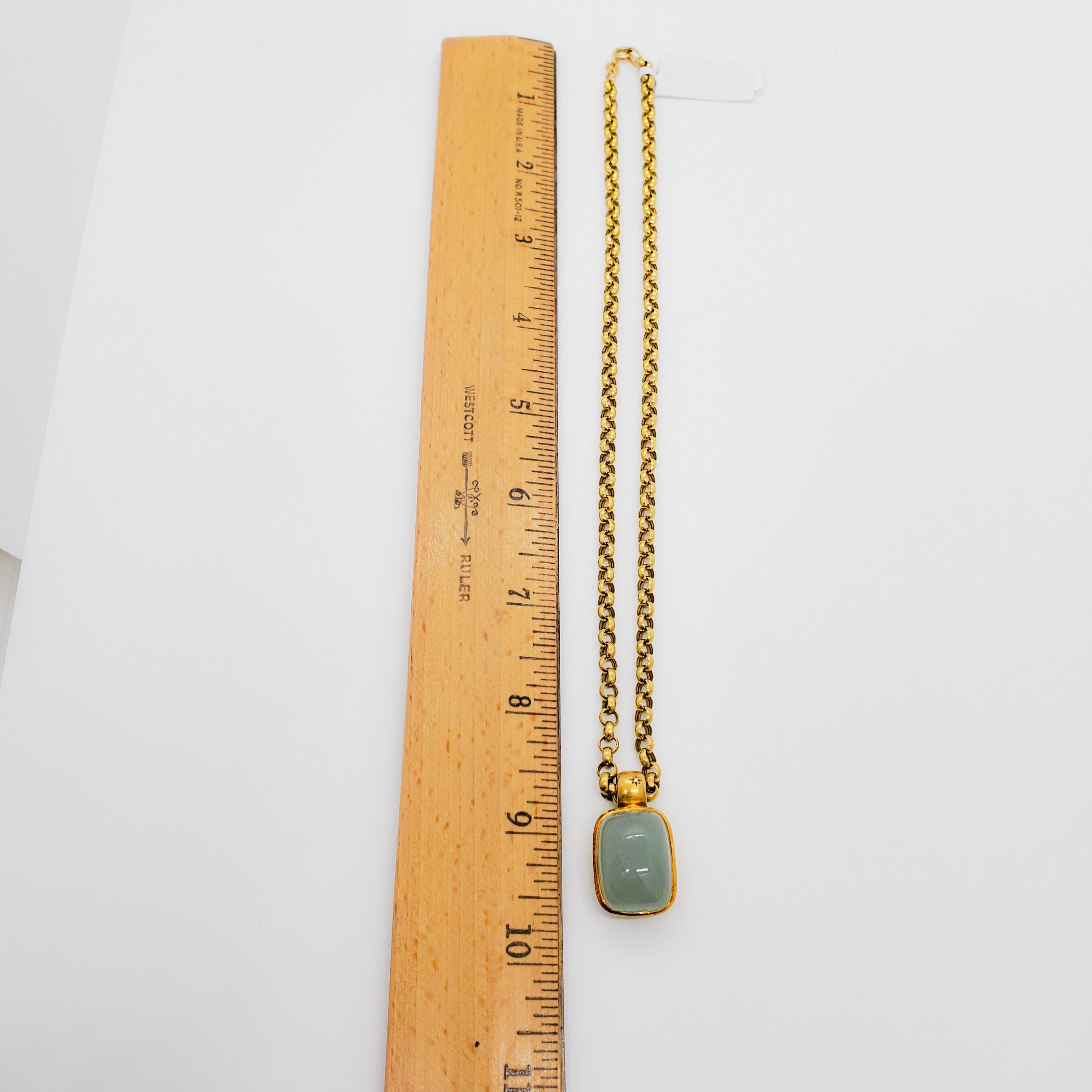 H. Stern Light Green Stone Pendant Necklace in 18k Yellow Gold In New Condition In Los Angeles, CA