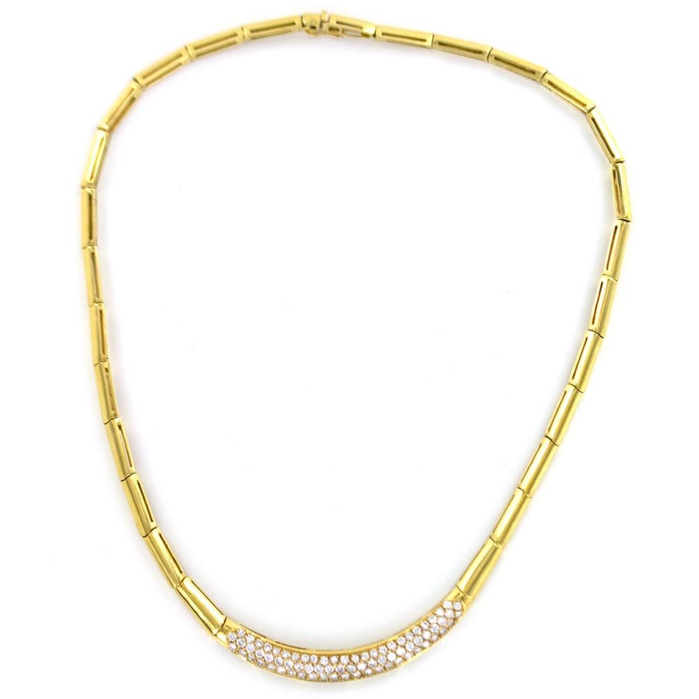 Stunning pave diamond gold link necklace from H. Stern. The necklace comes in its original H. Stern box. The 18 karat yellow gold necklace features 3.00 carat total weight of round brilliant cut diamonds graded G-H color and VS clarity. The