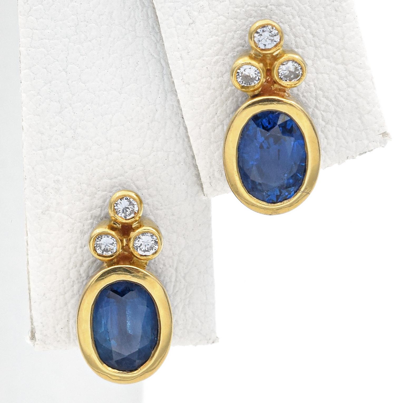 H. Stern Sapphire & Diamond Yellow Gold Screw-Back Stud Earrings with Box In Good Condition For Sale In New York, NY